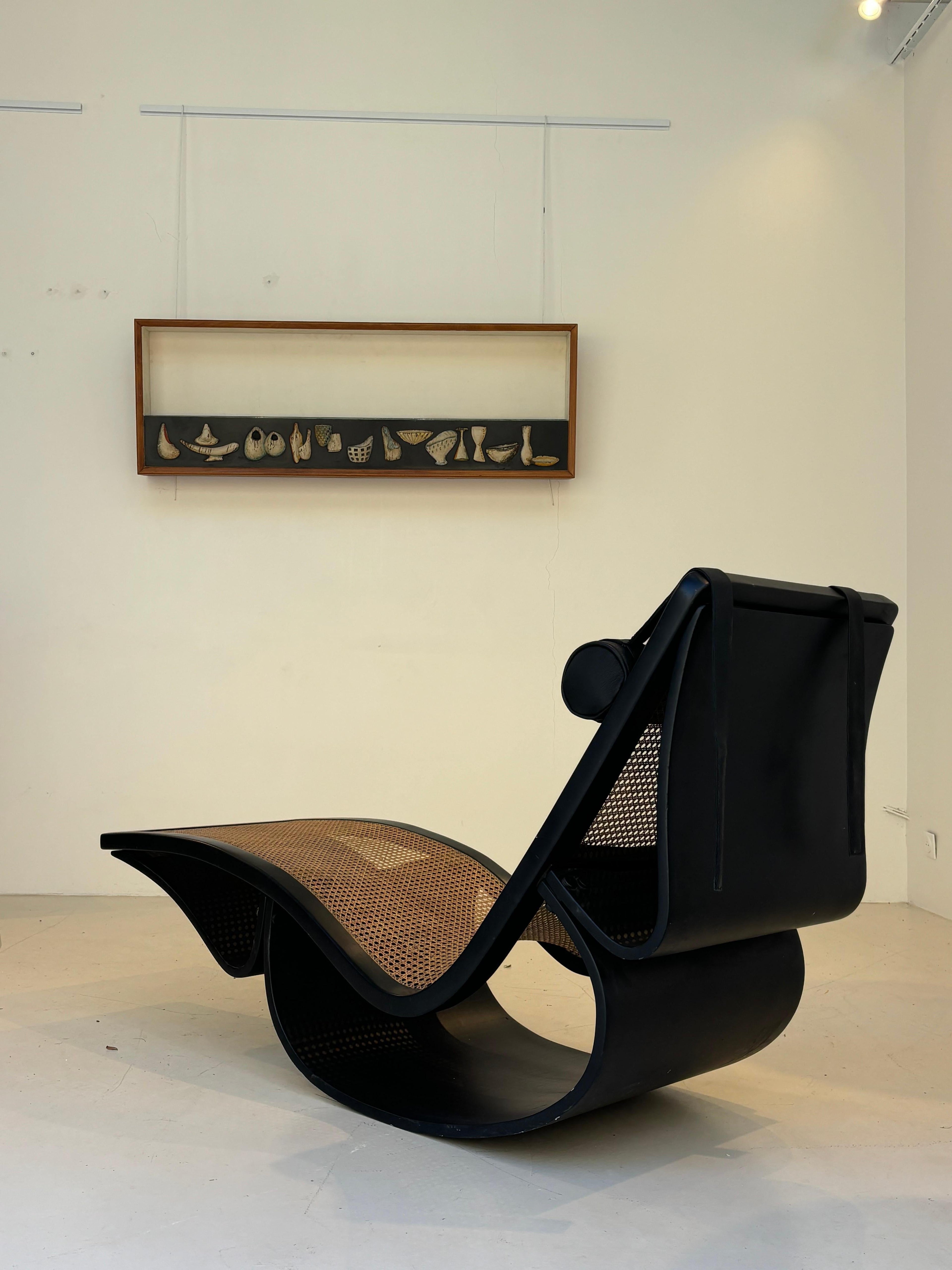 Oscar Niemeyer rocking chair longue model : « Rio » created in 1977