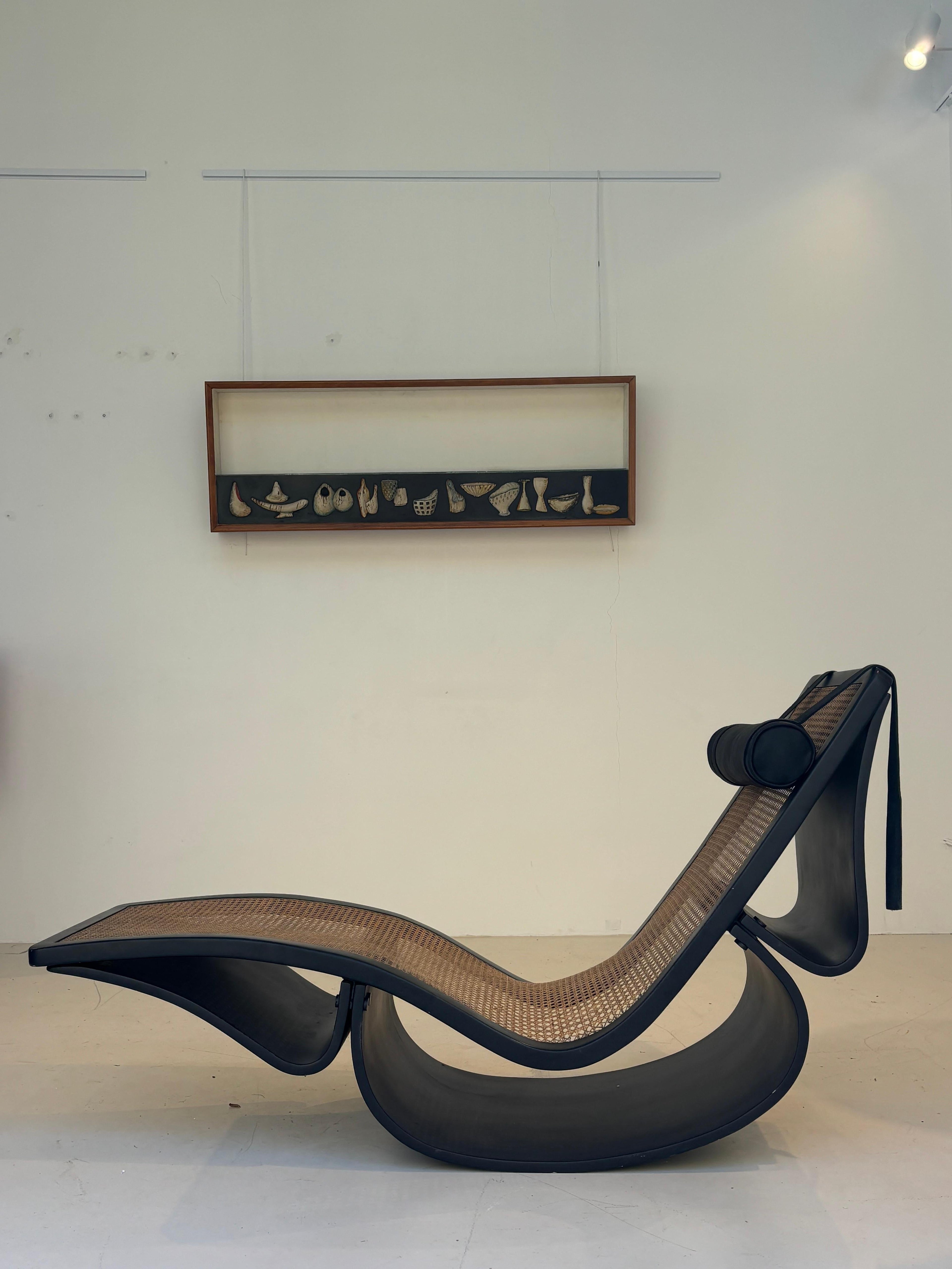 Oscar Niemeyer rocking chair longue model : « Rio » created in 1977