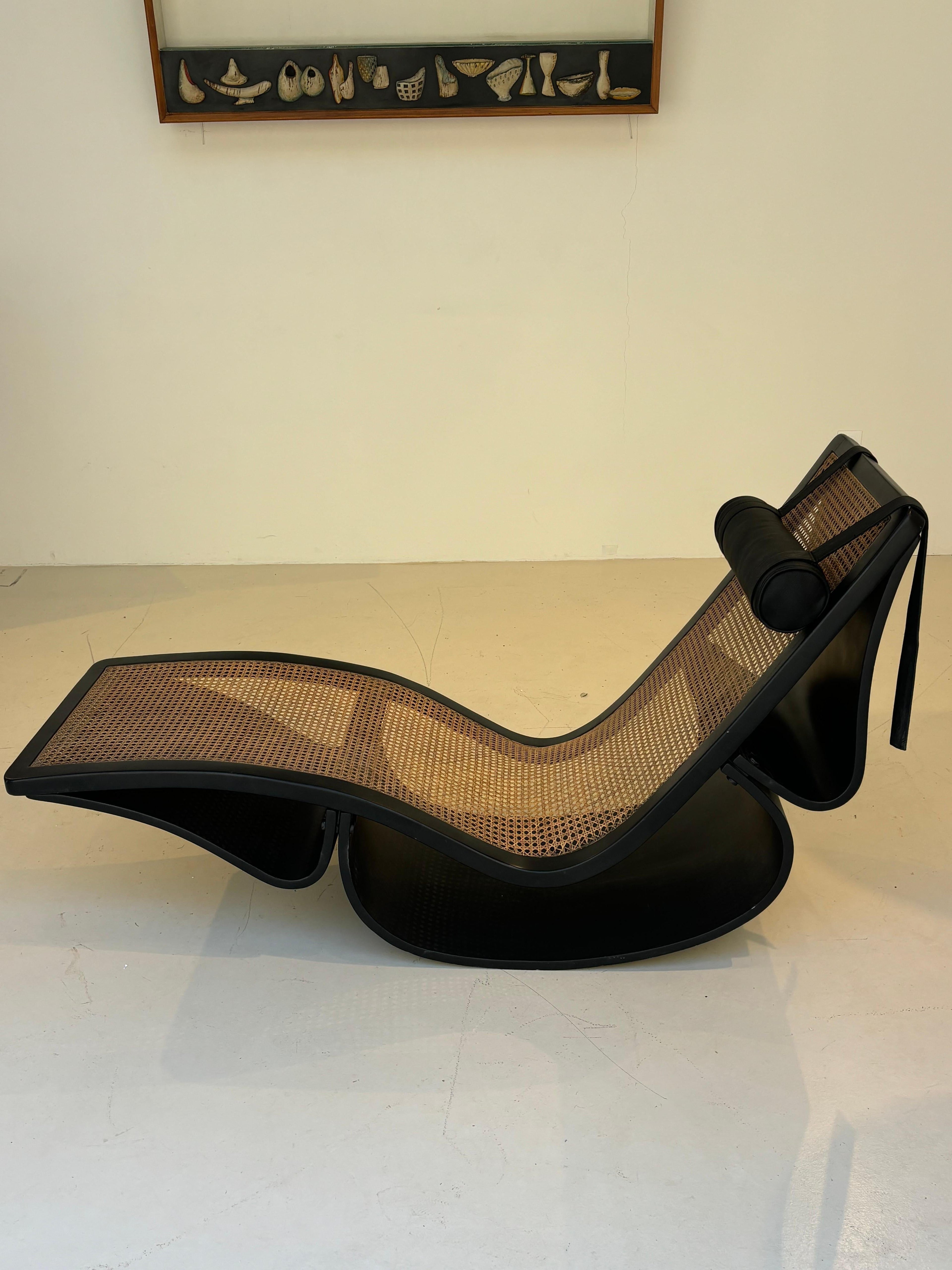 Oscar Niemeyer rocking chair longue model : « Rio » created in 1977