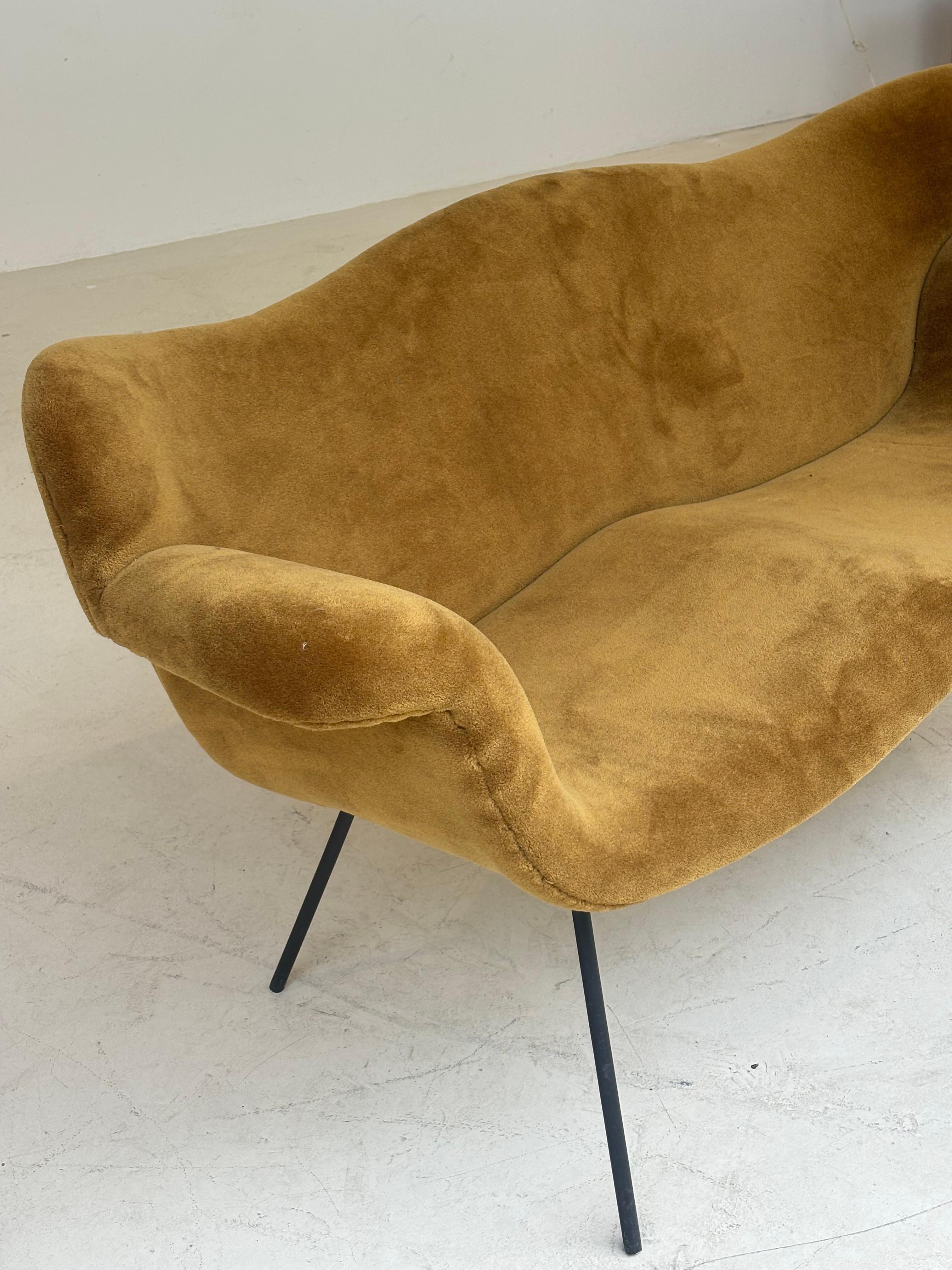 Very rare sofa by Movéis Gerdau