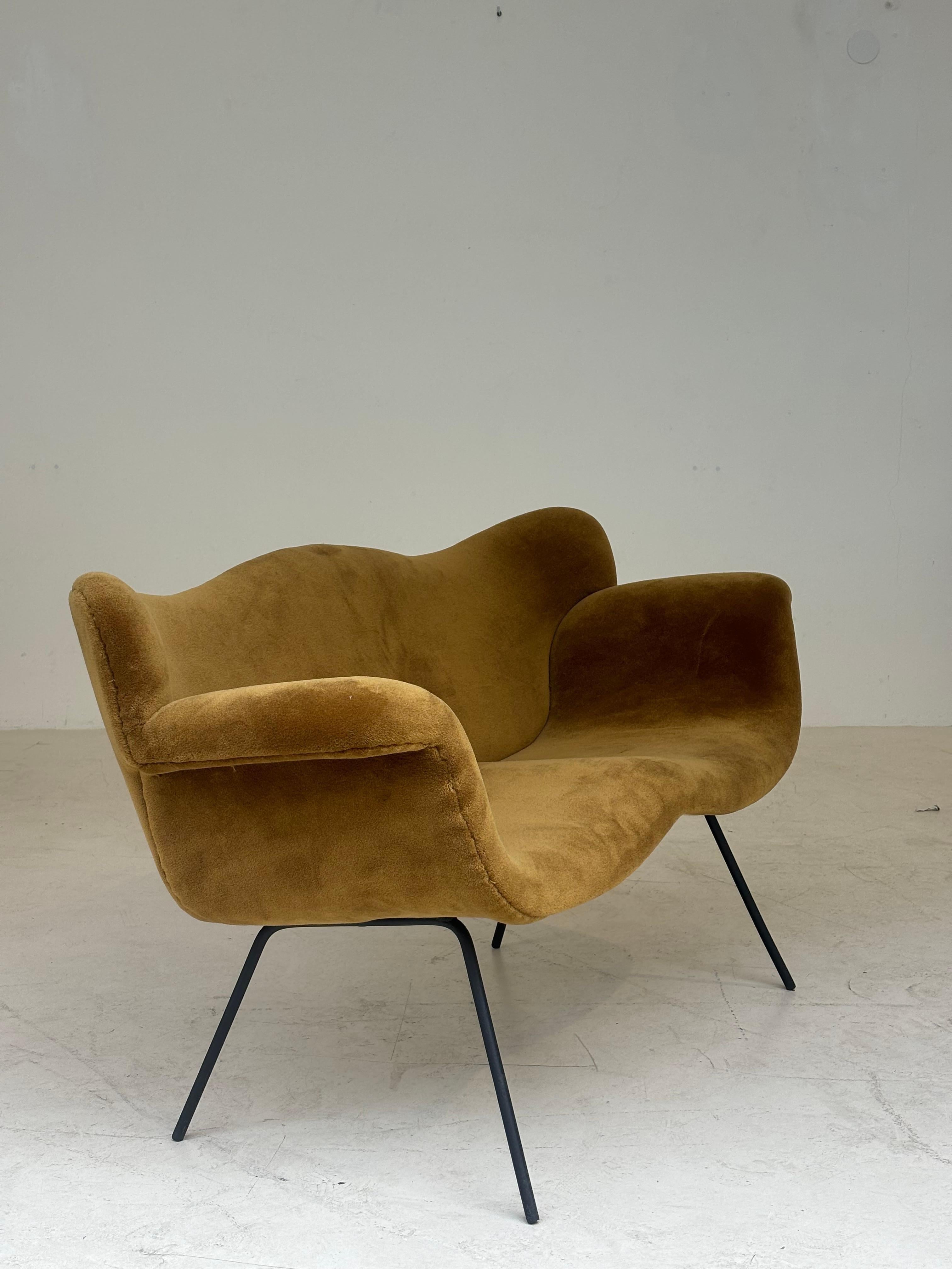 Very rare sofa by Movéis Gerdau