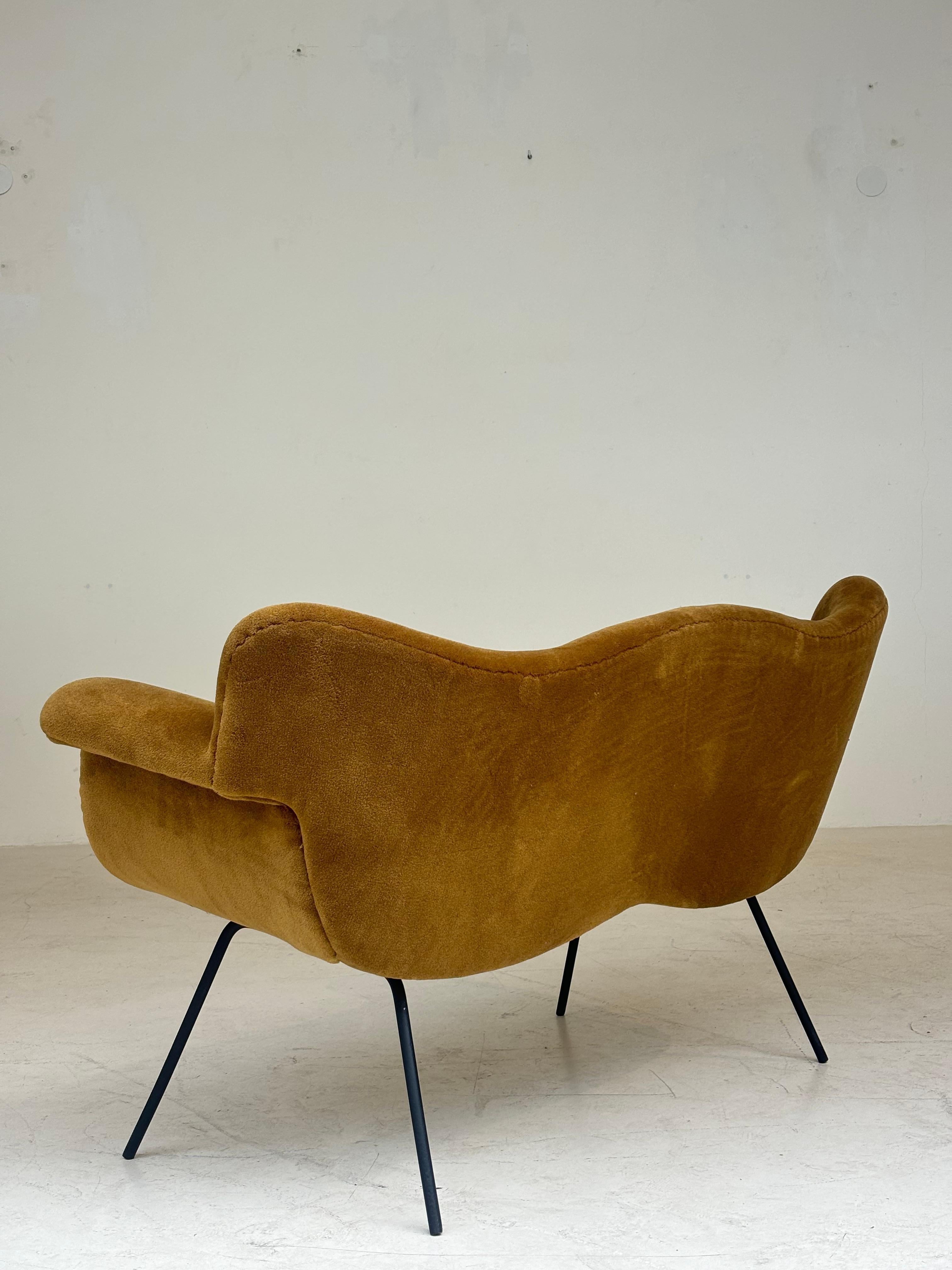 Very rare sofa by Movéis Gerdau