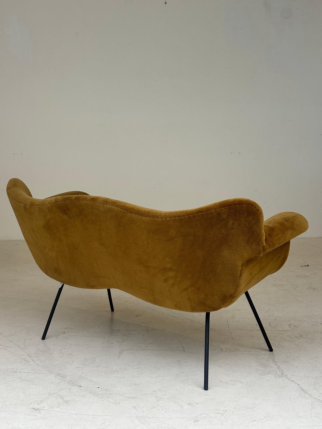 Very rare sofa by Movéis Gerdau