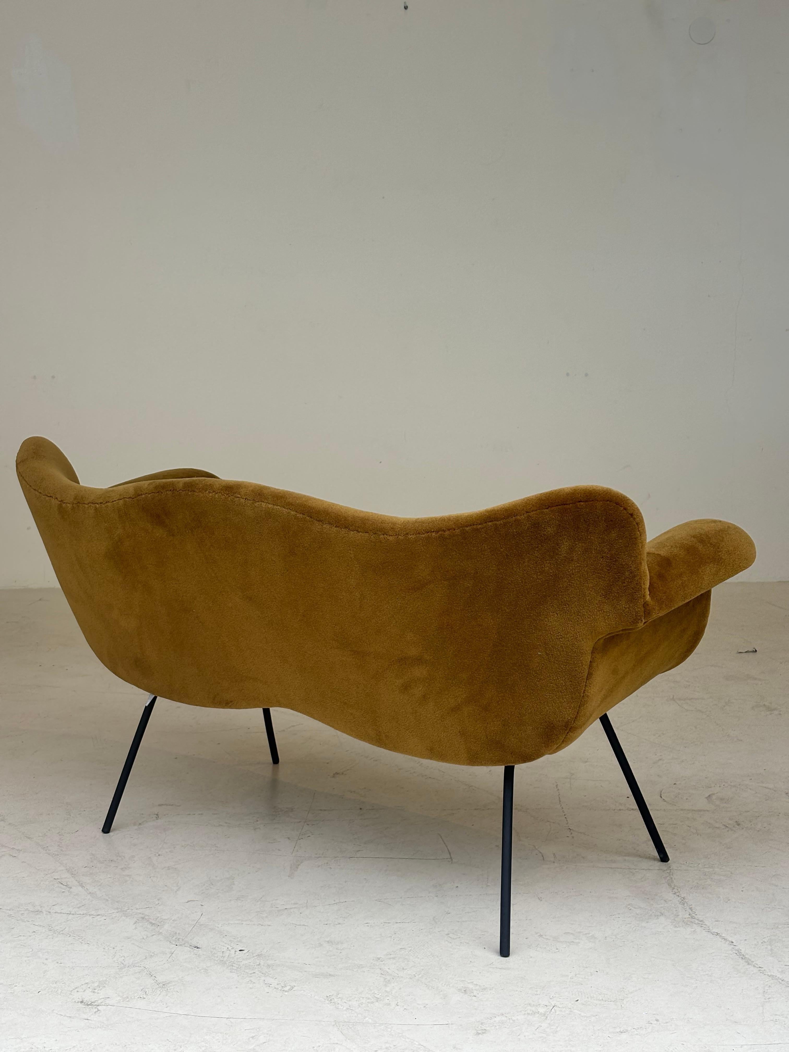Very rare sofa by Movéis Gerdau