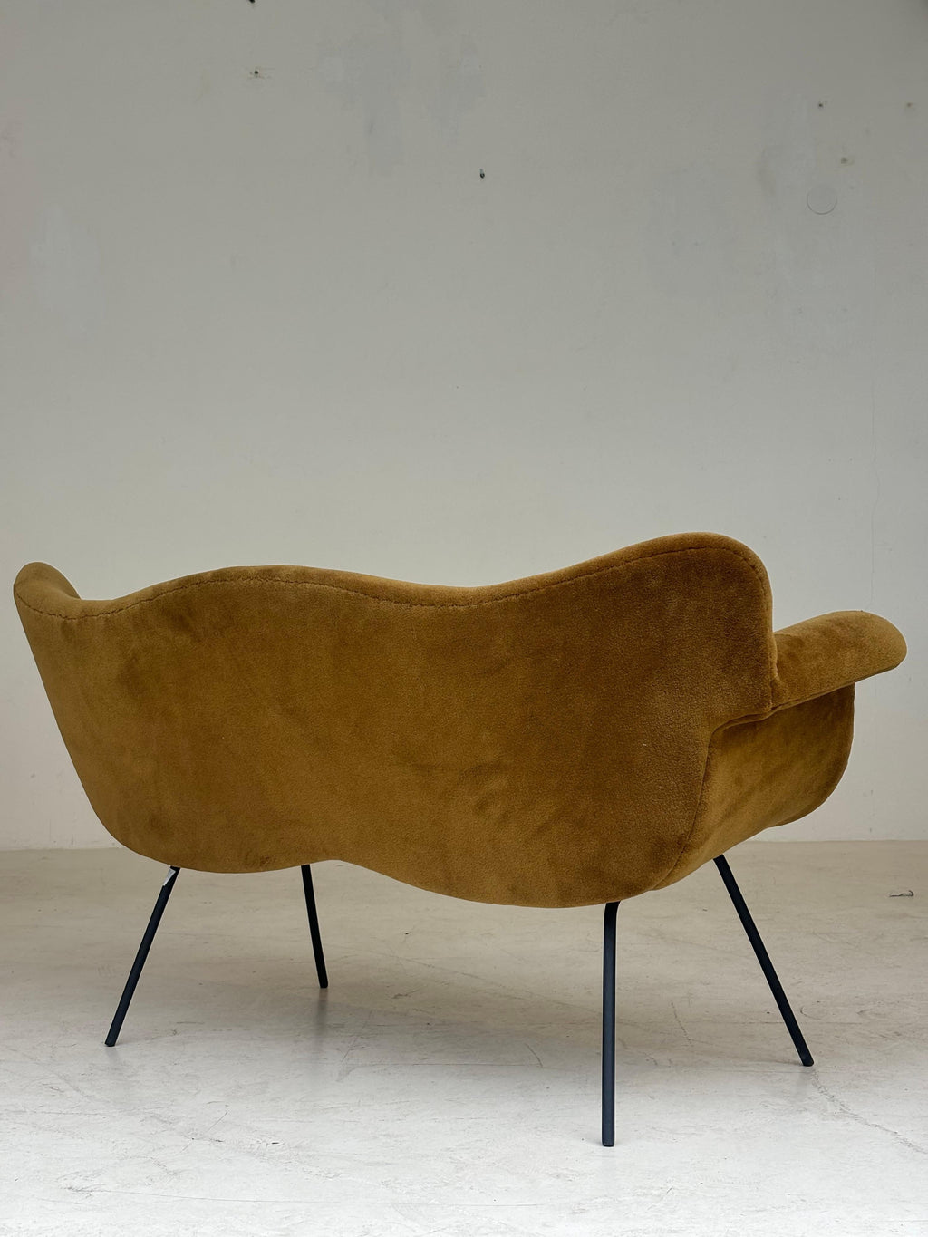 Very rare sofa by Movéis Gerdau