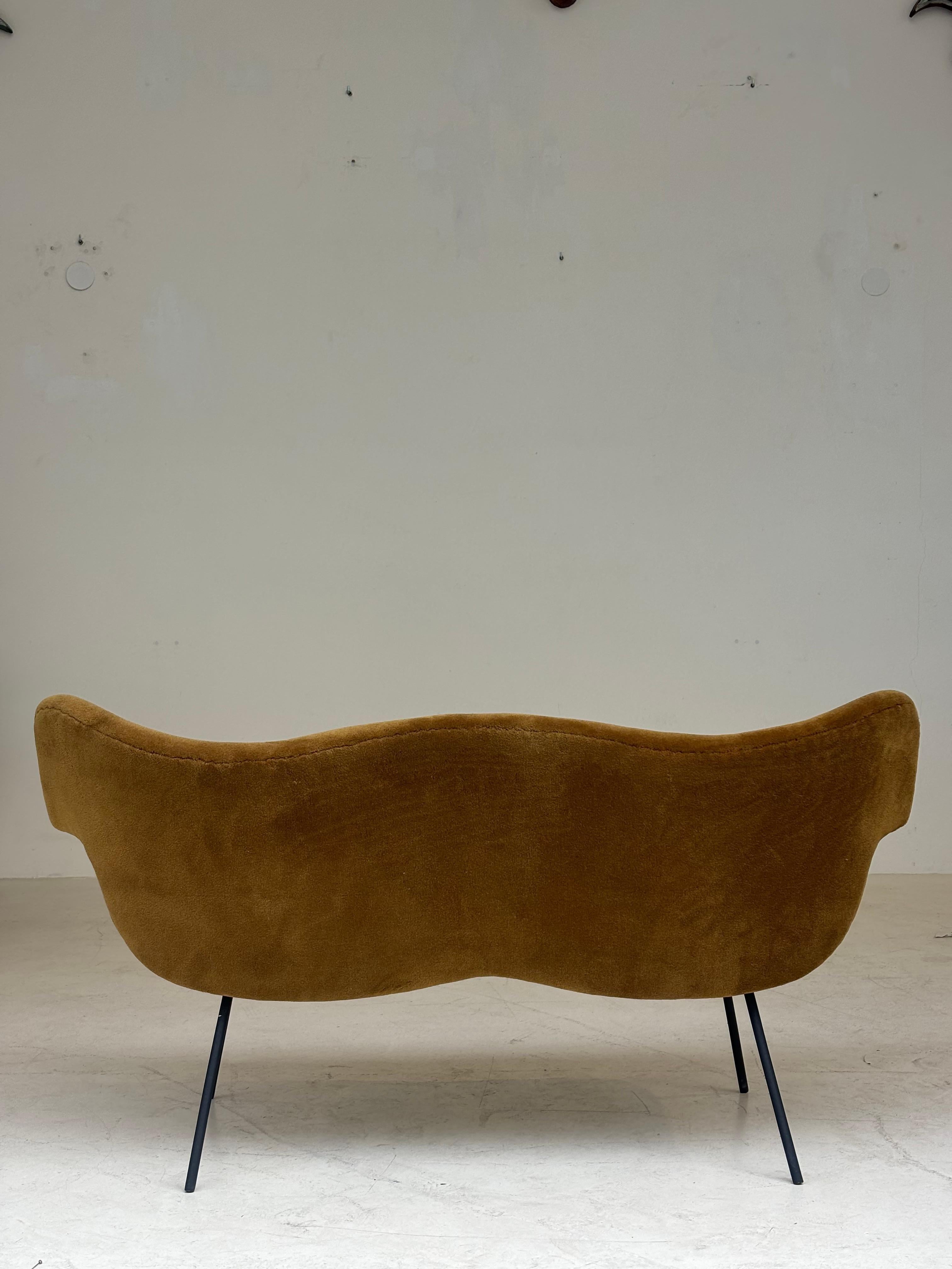 Very rare sofa by Movéis Gerdau