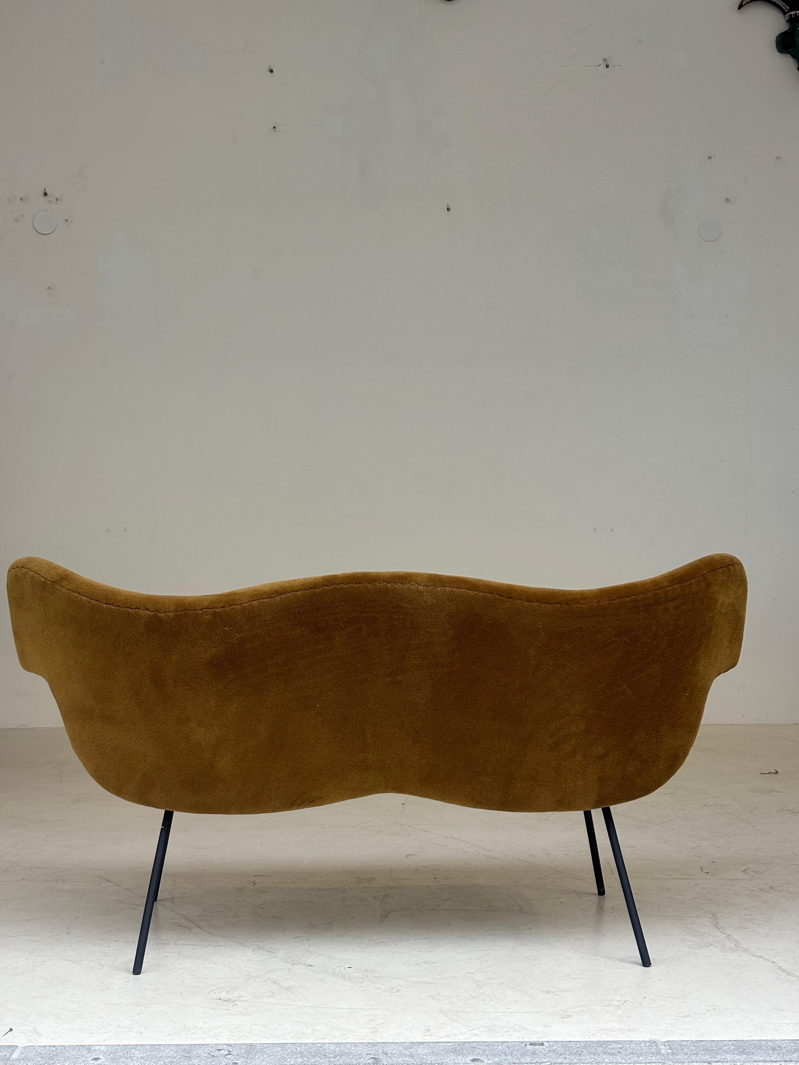 Very rare sofa by Movéis Gerdau