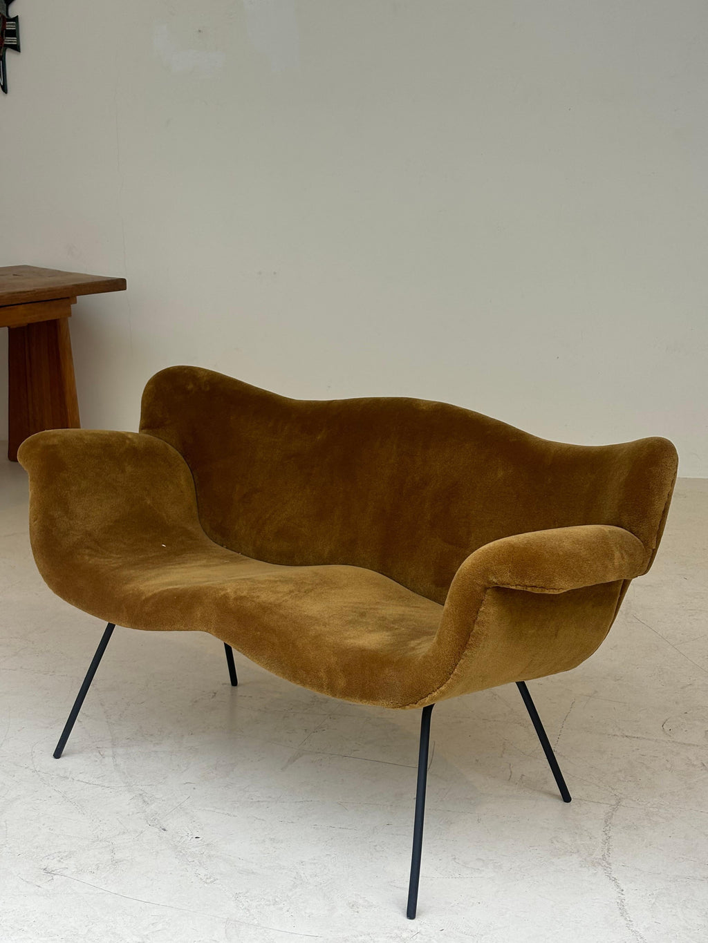 Very rare sofa by Movéis Gerdau