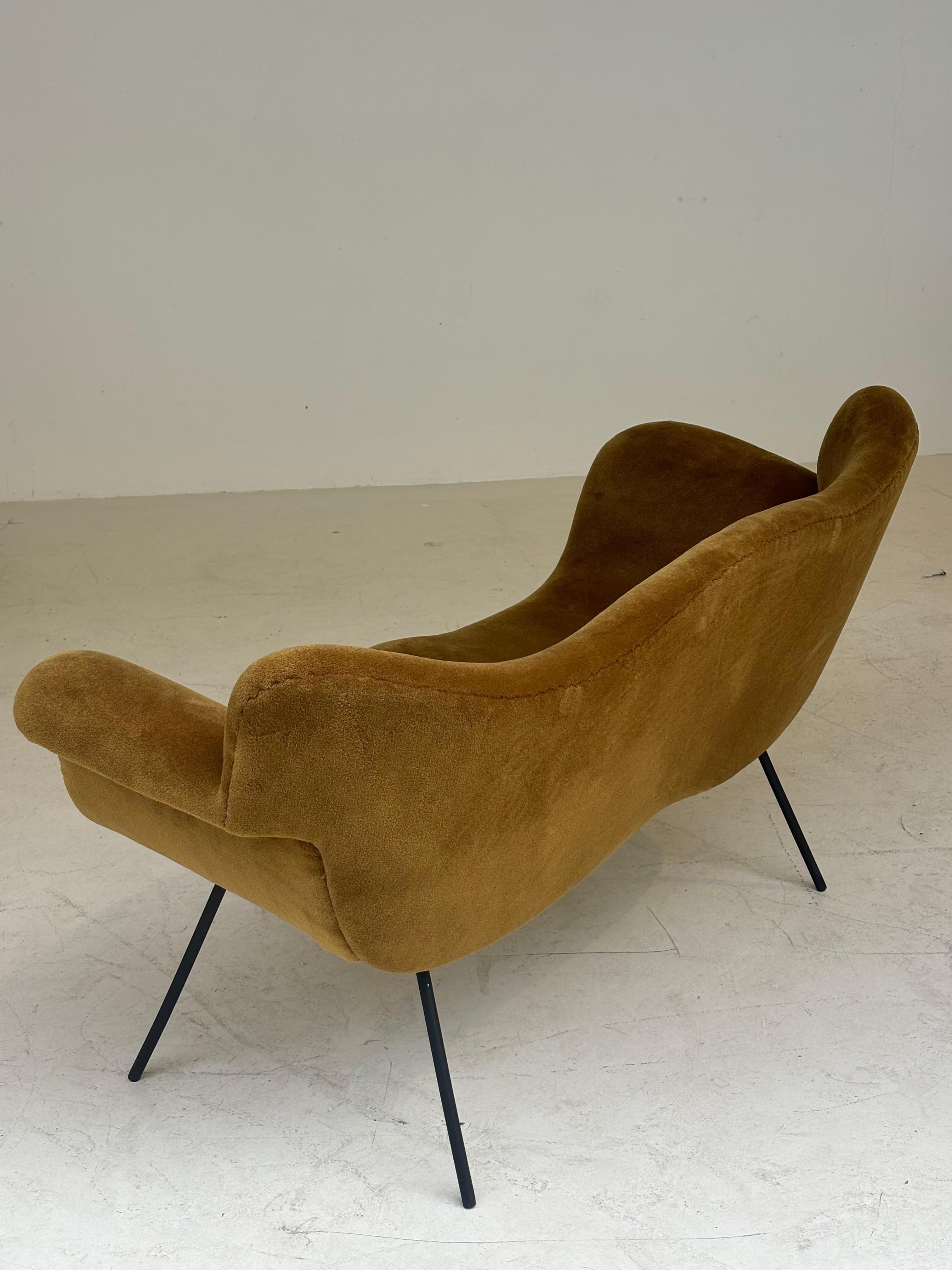Very rare sofa by Movéis Gerdau