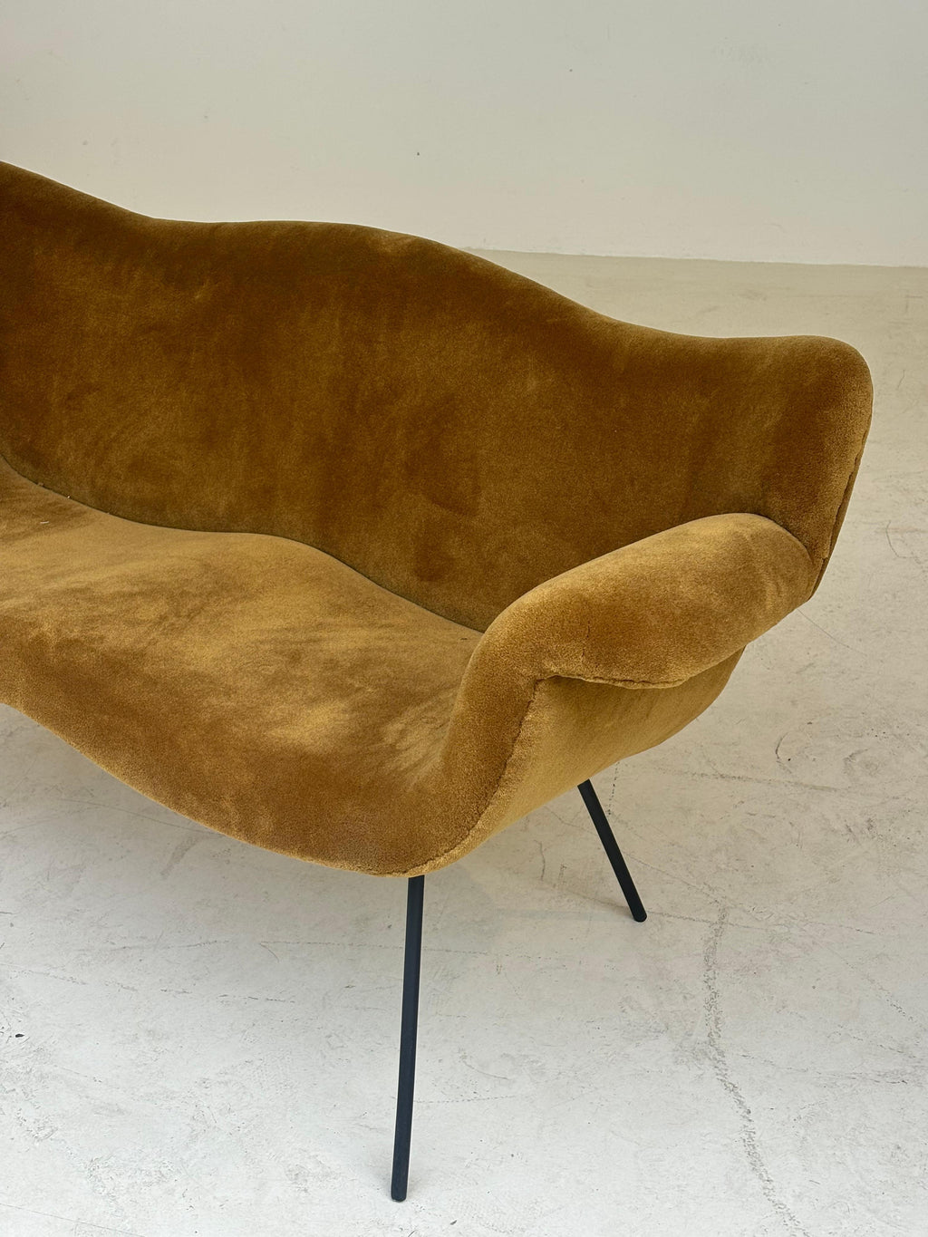 Very rare sofa by Movéis Gerdau