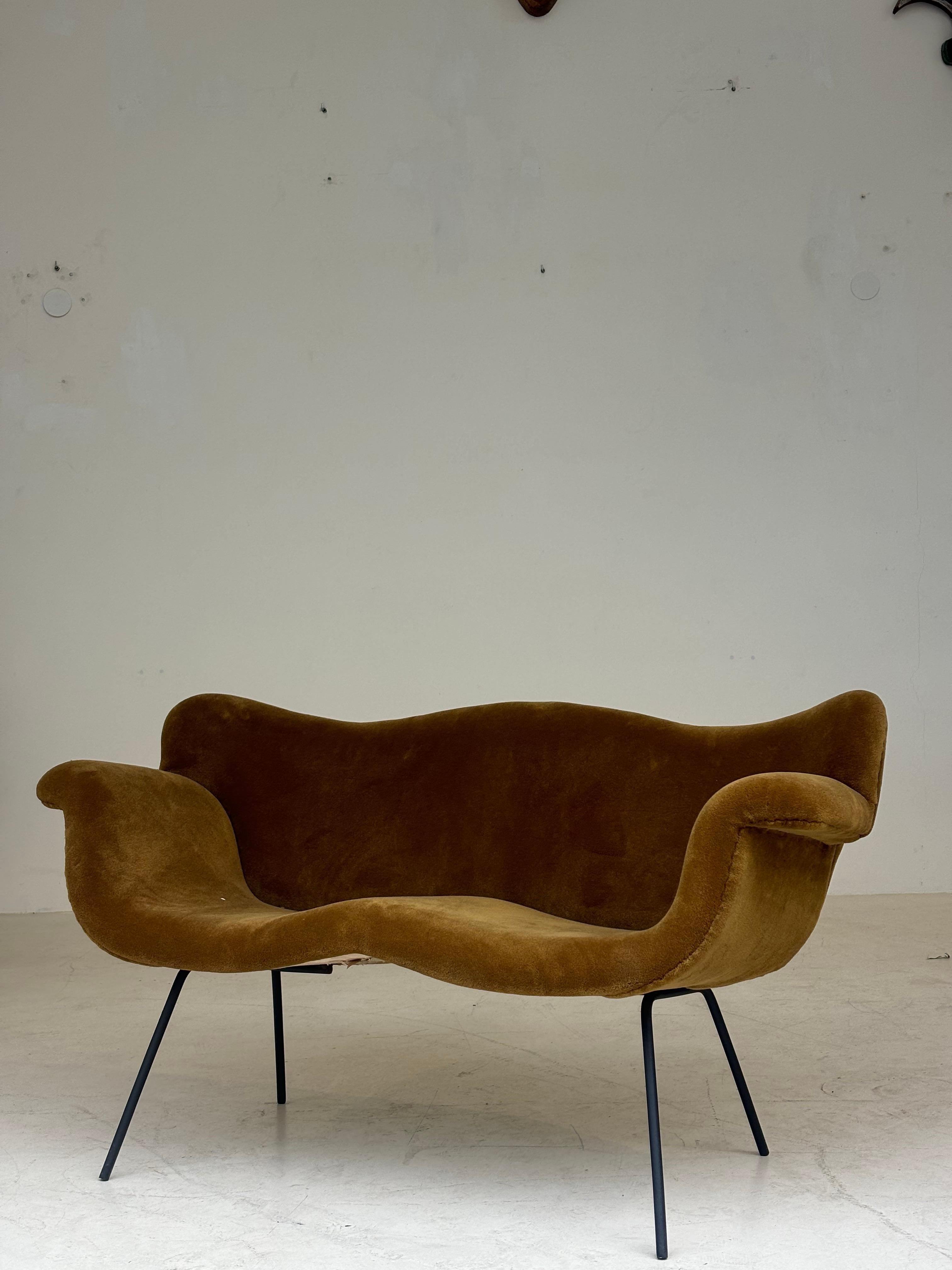 Very rare sofa by Movéis Gerdau