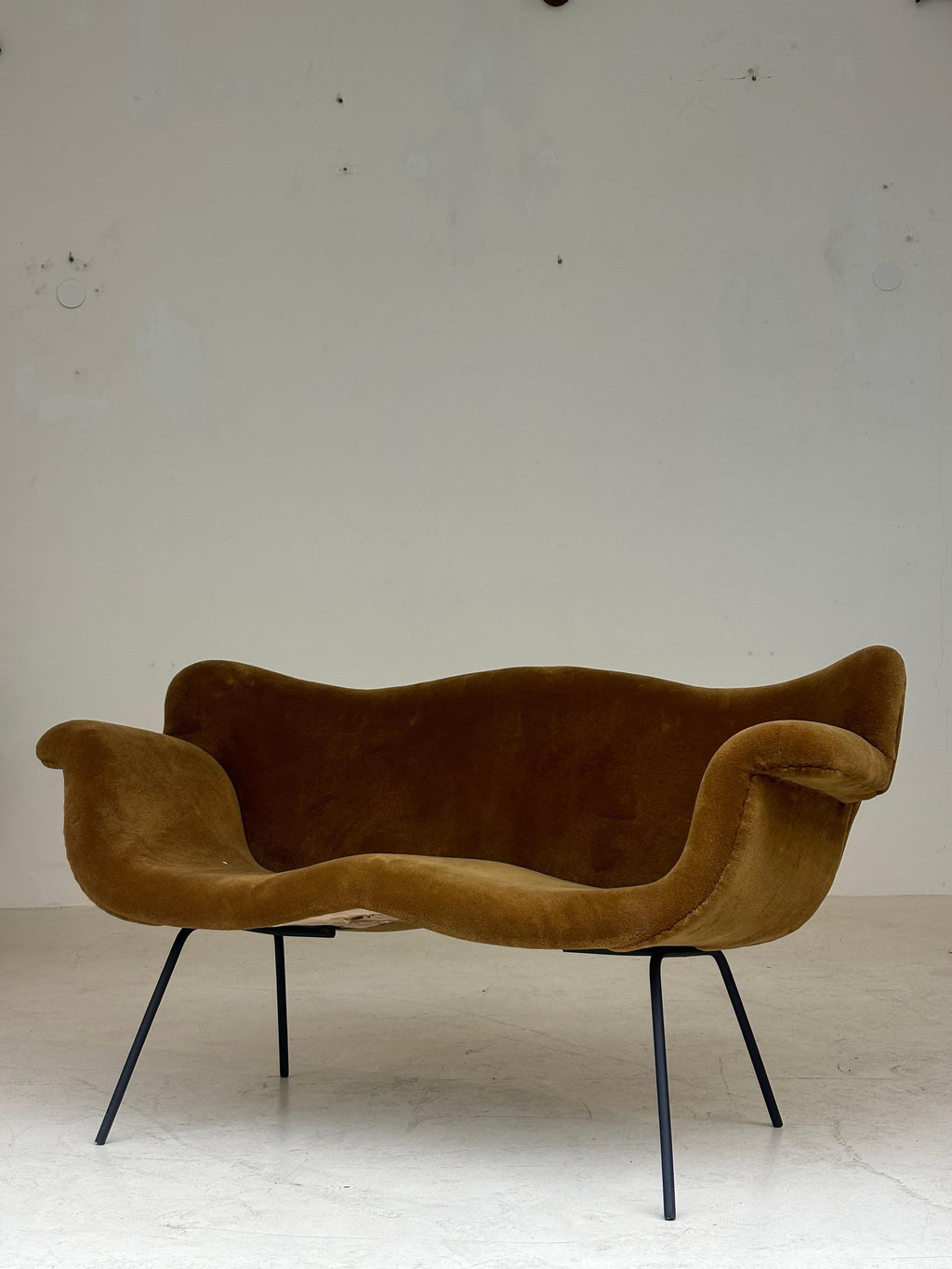Very rare sofa by Movéis Gerdau