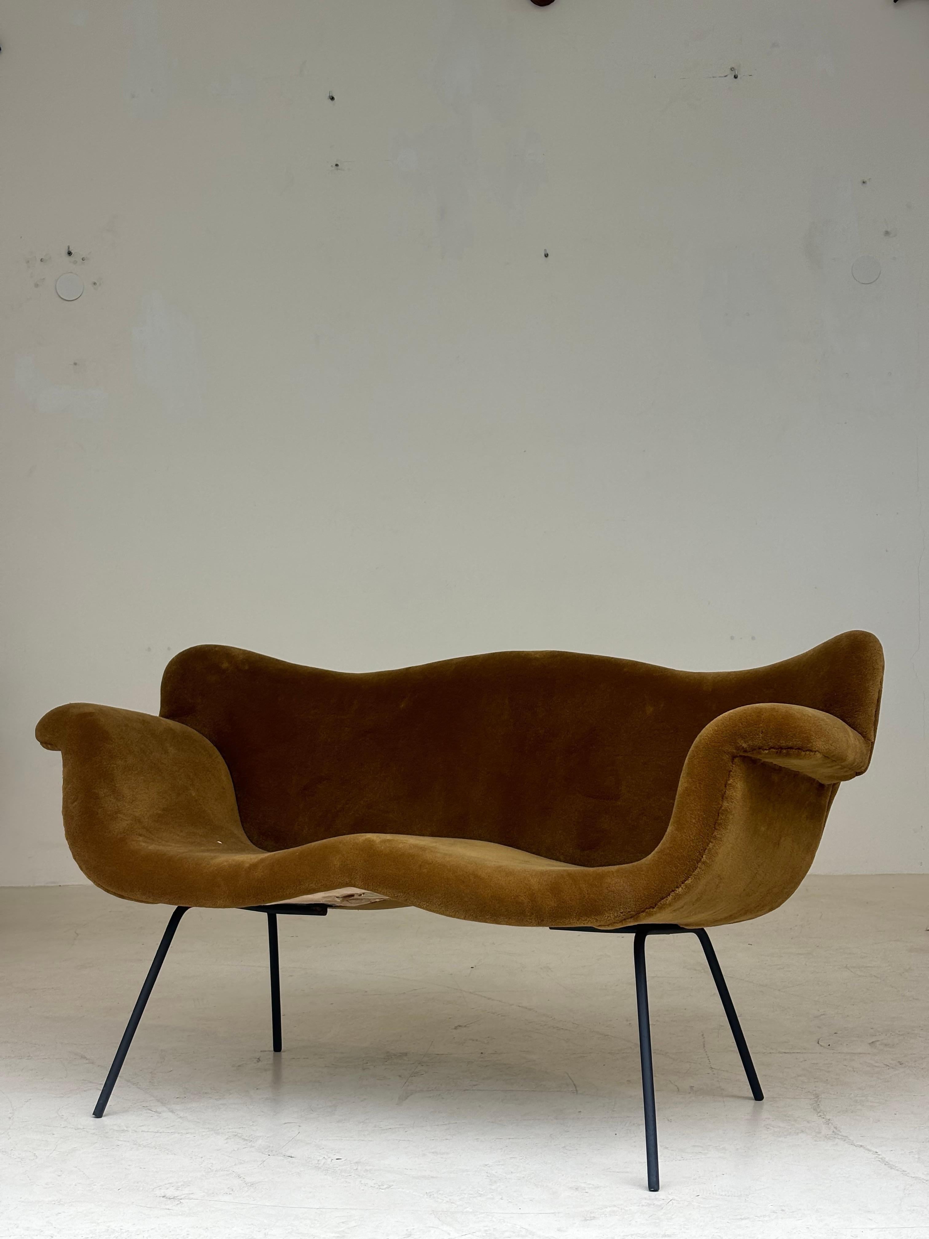 Very rare sofa by Movéis Gerdau