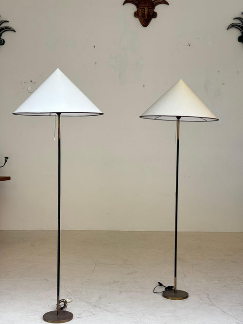 Beautiful pair of floorlamps by Jordi Vilanova in brass and stiched leather
