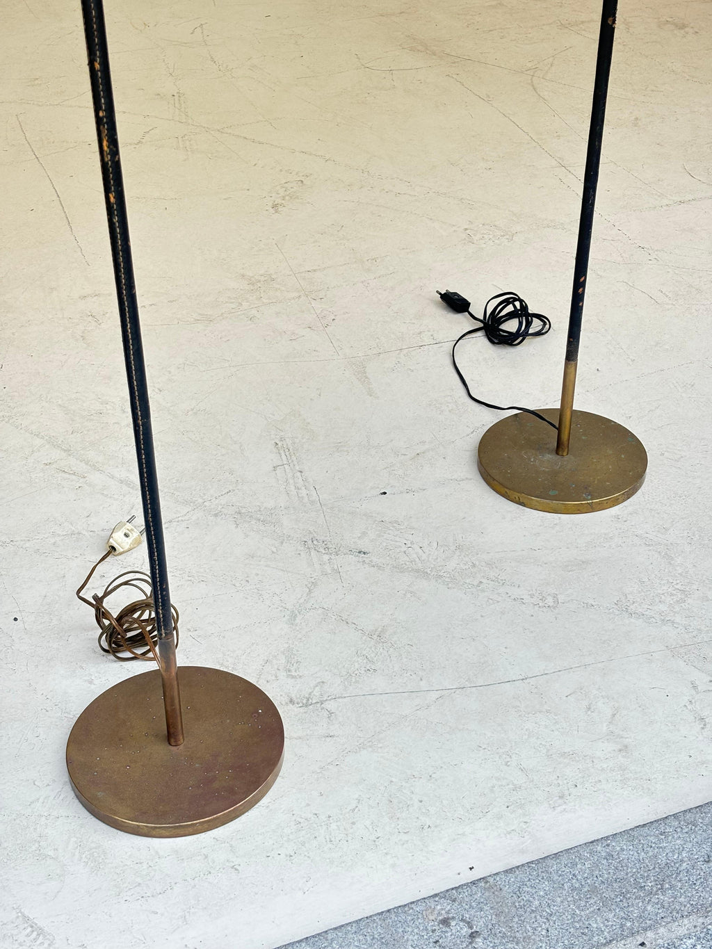 Beautiful pair of floorlamps by Jordi Vilanova in brass and stiched leather
