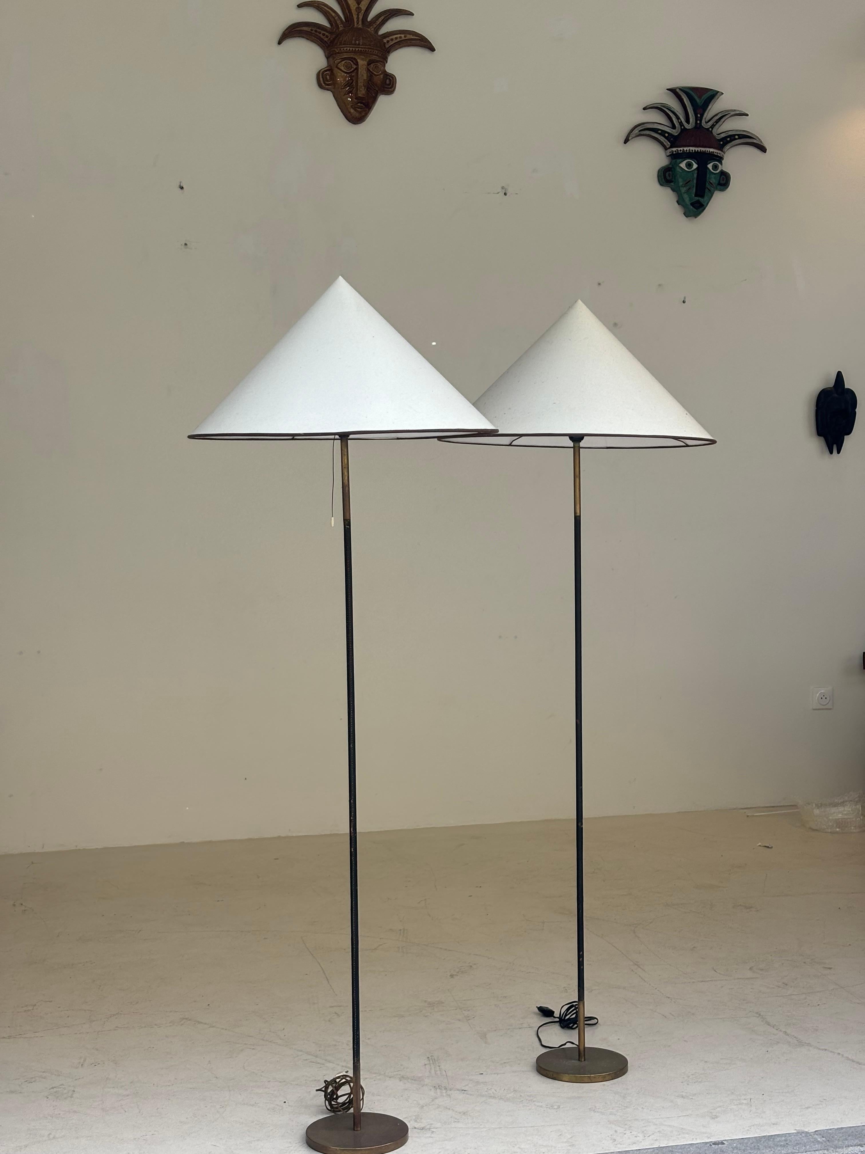 Beautiful pair of floorlamps by Jordi Vilanova in brass and stiched leather
