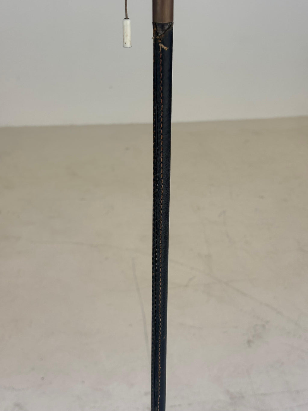 Beautiful pair of floorlamps by Jordi Vilanova in brass and stiched leather
