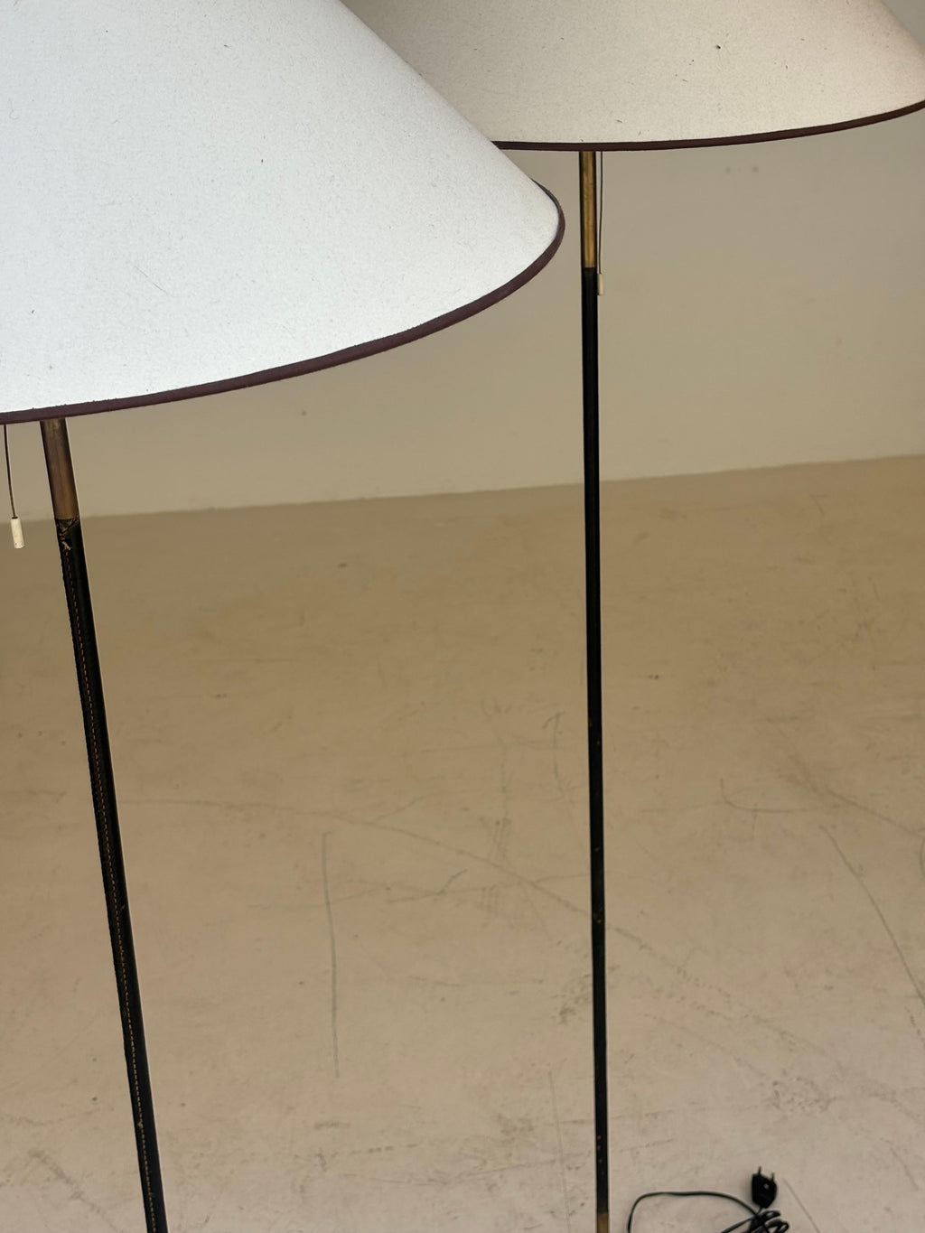 Beautiful pair of floorlamps by Jordi Vilanova in brass and stiched leather