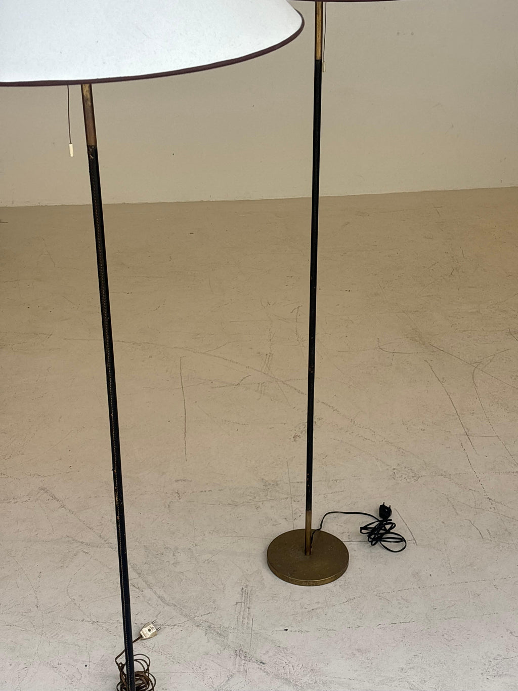 Beautiful pair of floorlamps by Jordi Vilanova in brass and stiched leather