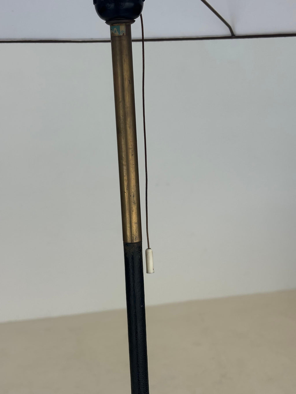 Beautiful pair of floorlamps by Jordi Vilanova in brass and stiched leather