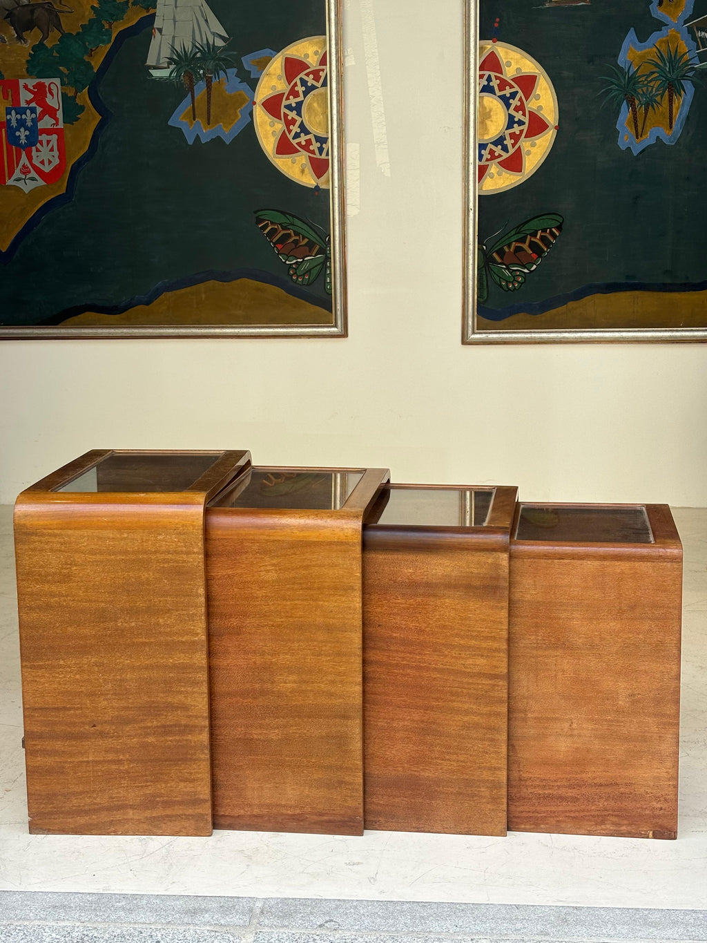 Nice french nesting table circa 1940 in the taste of Francis Jourdain