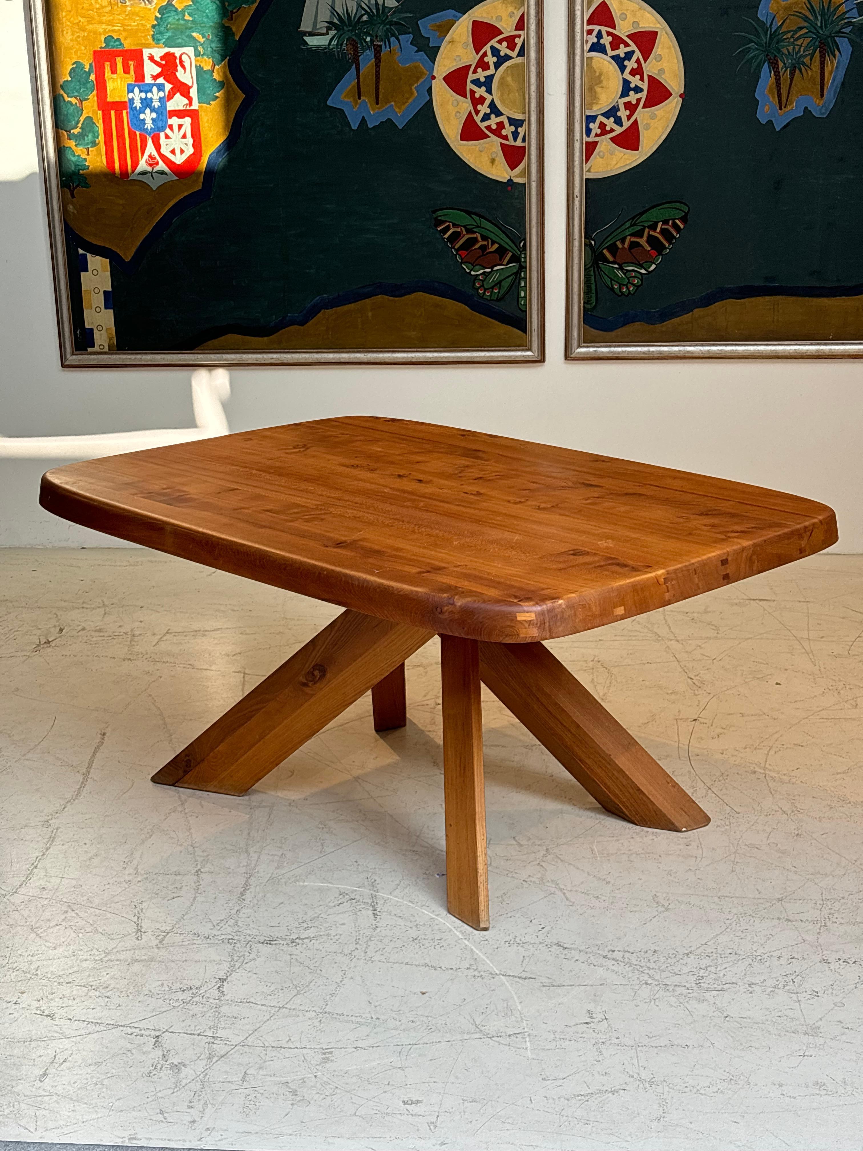Dining table : « T35 C » by Pierre Chapo, circa 1970 in massive elm