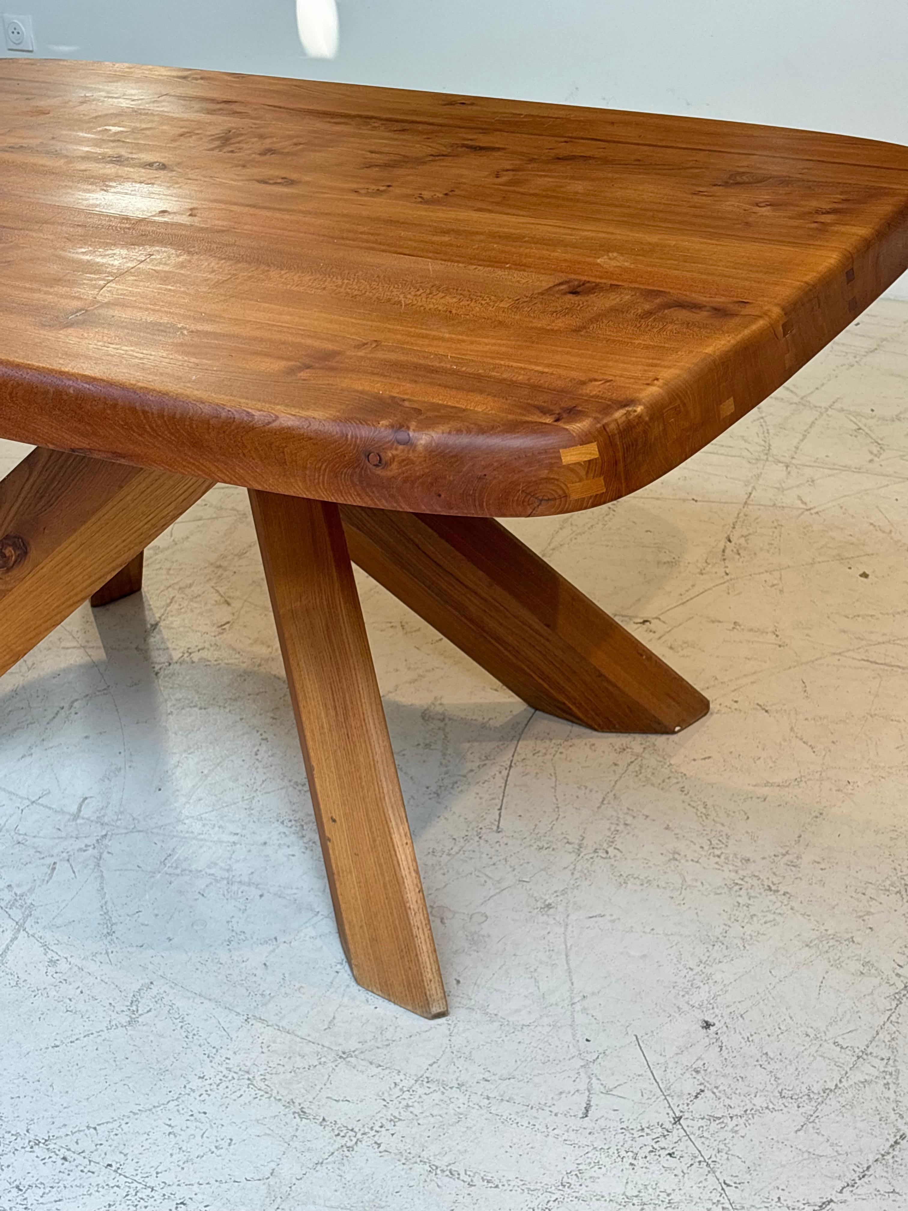 Dining table : « T35 C » by Pierre Chapo, circa 1970 in massive elm