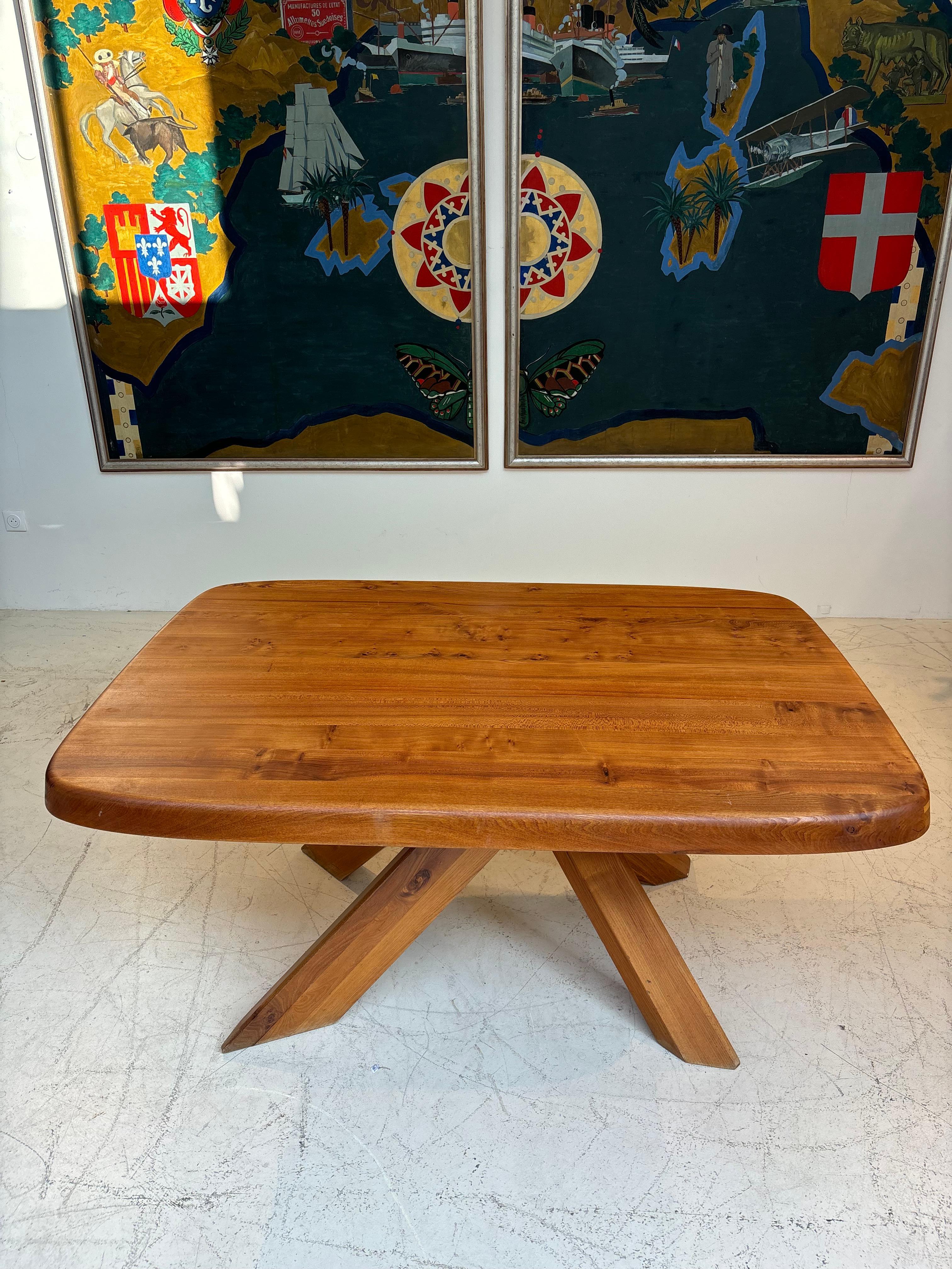 Dining table : « T35 C » by Pierre Chapo, circa 1970 in massive elm