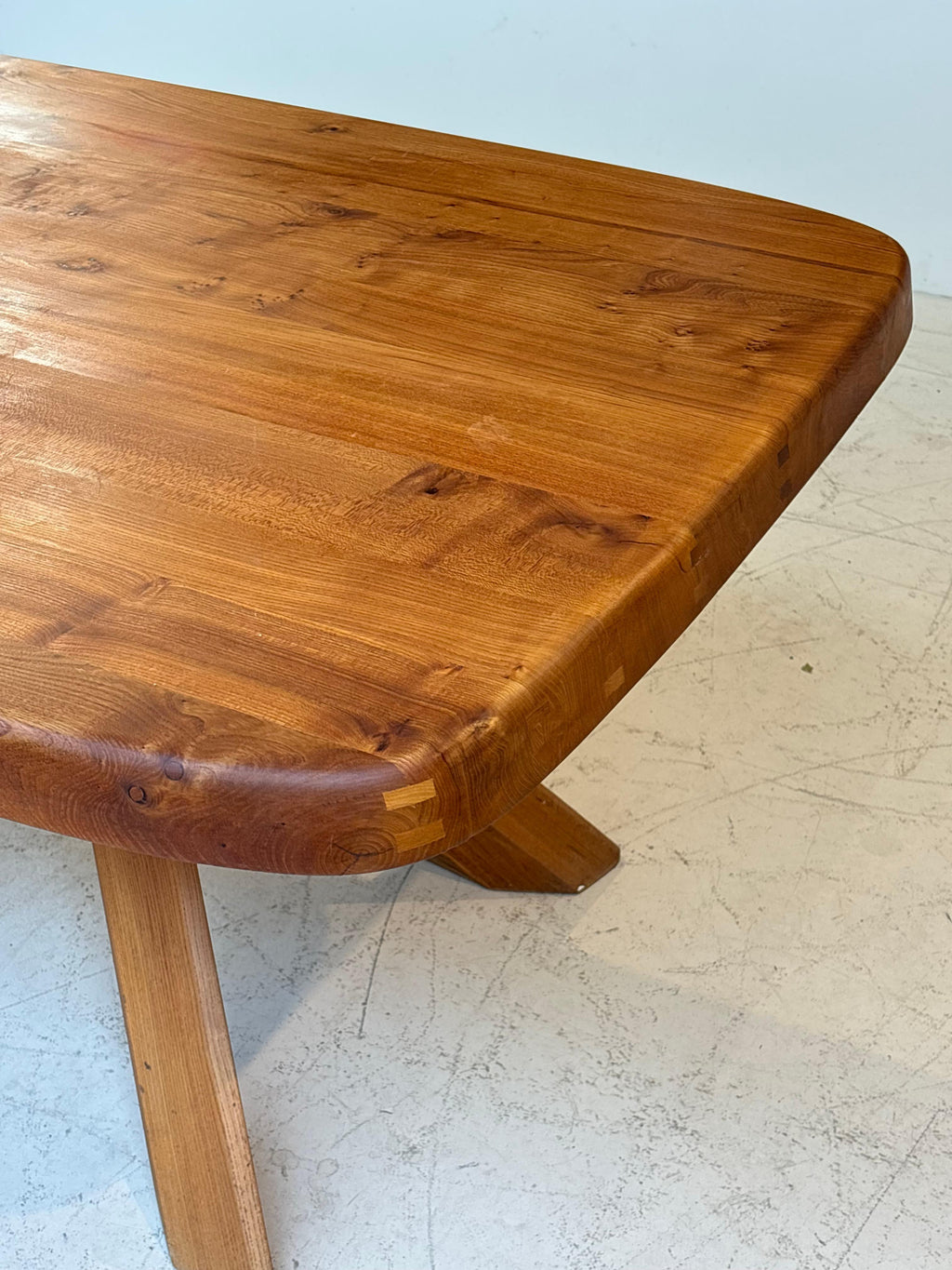 Dining table : « T35 C » by Pierre Chapo, circa 1970 in massive elm