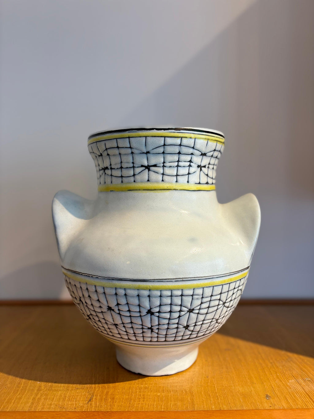 Vase à Oreilles par Roger Capron