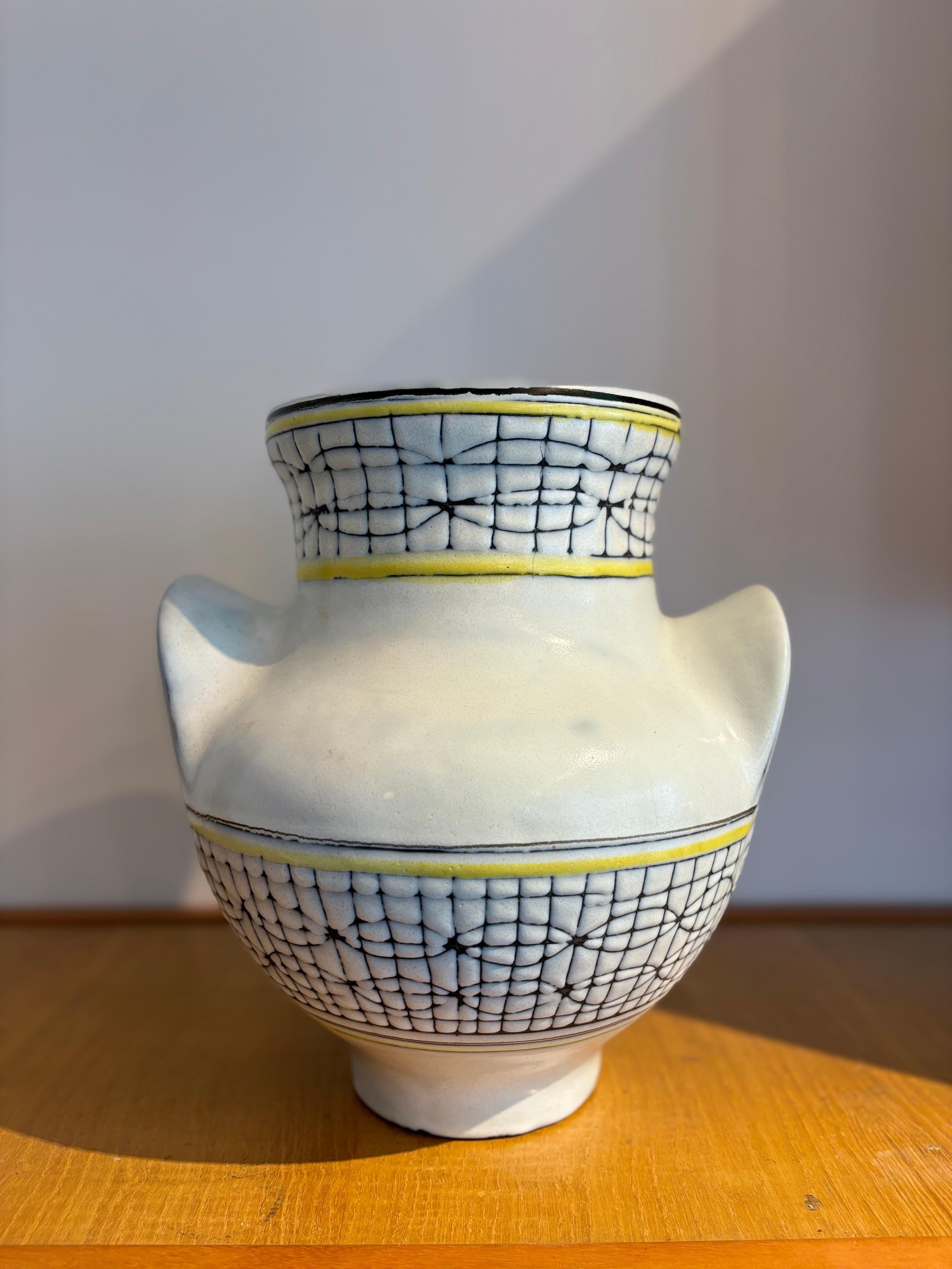 Vase à Oreilles par Roger Capron