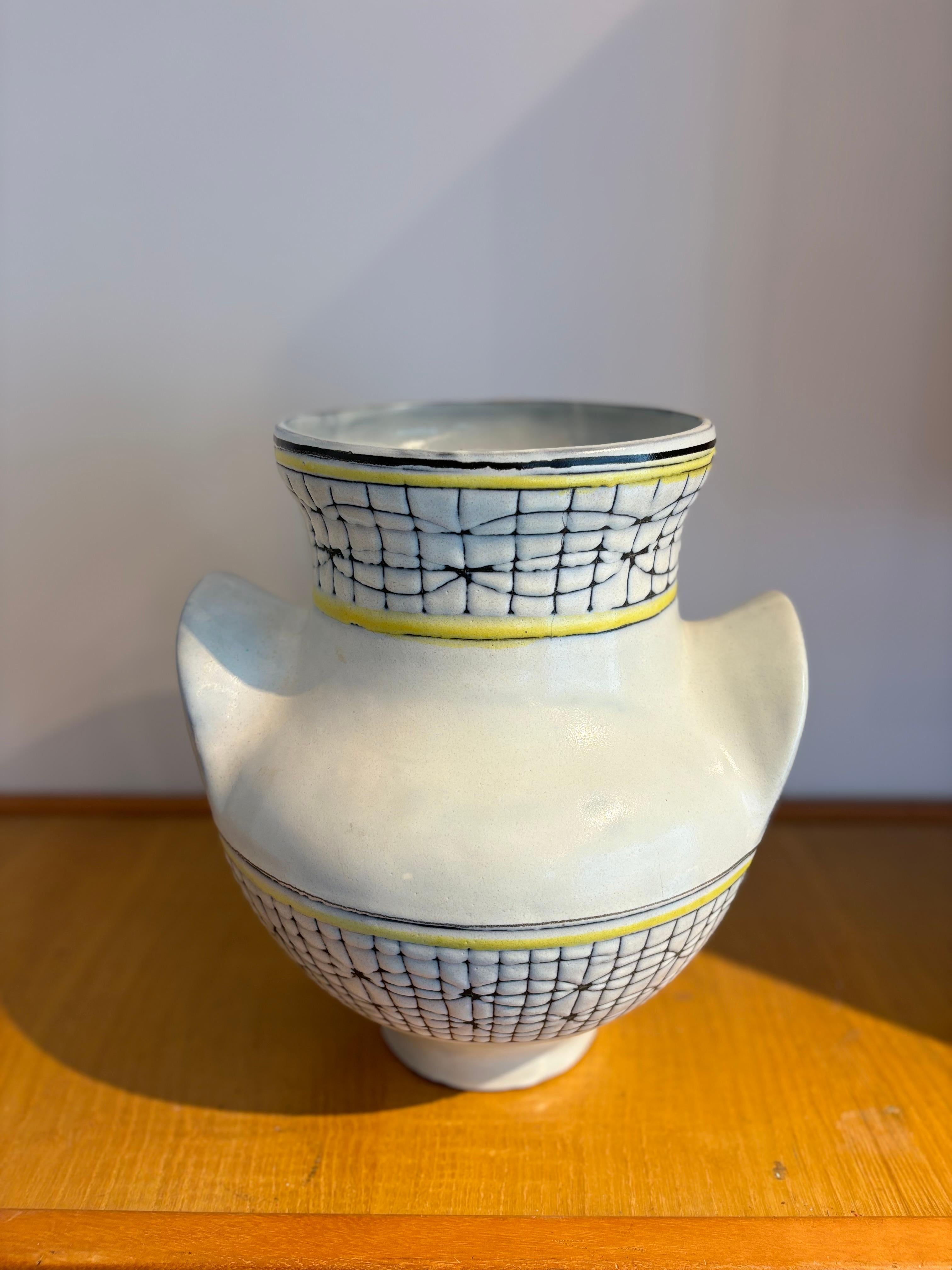 Vase à Oreilles par Roger Capron