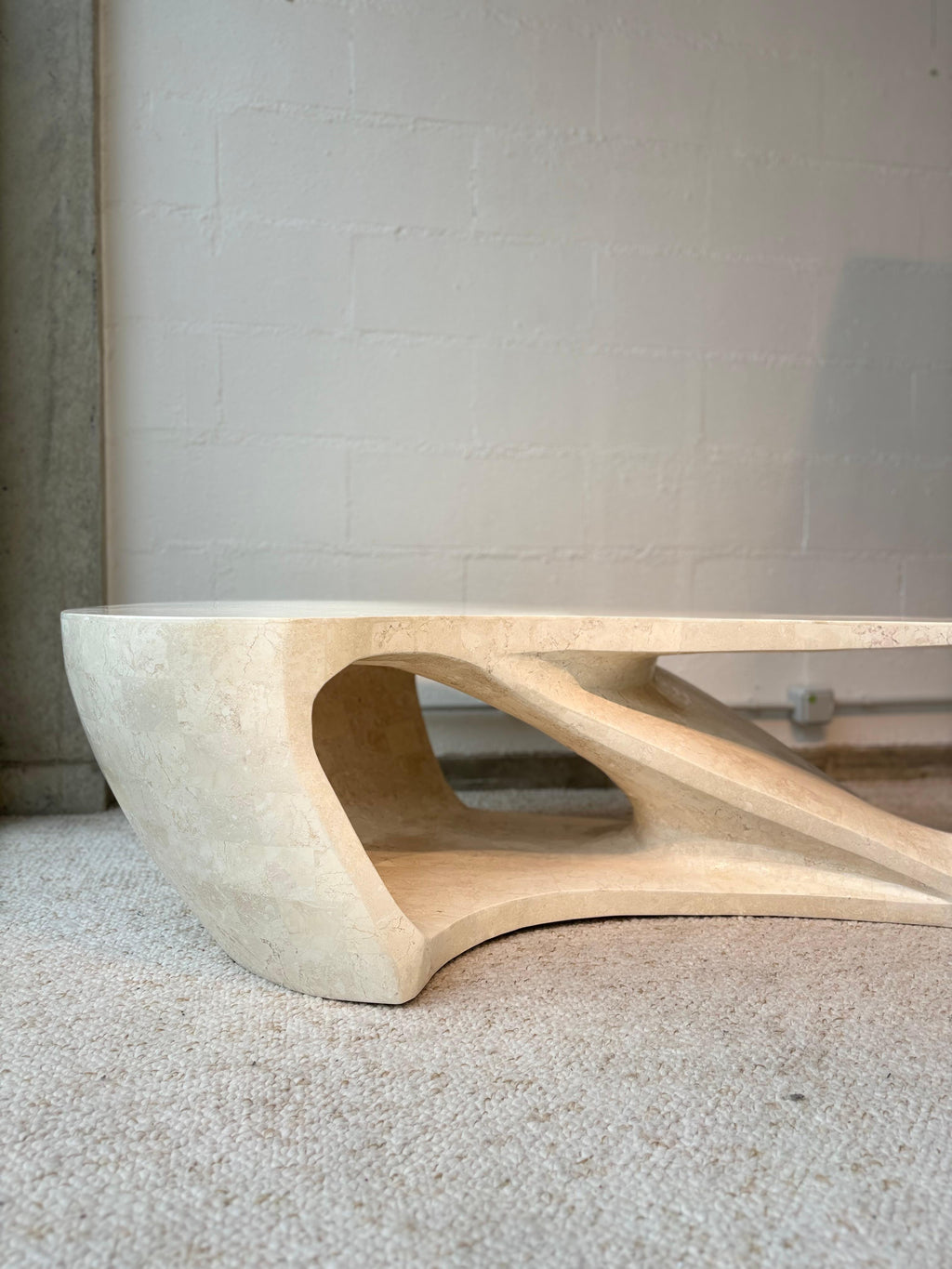 Coffee table in the manner of Zaha Hadid in resin
