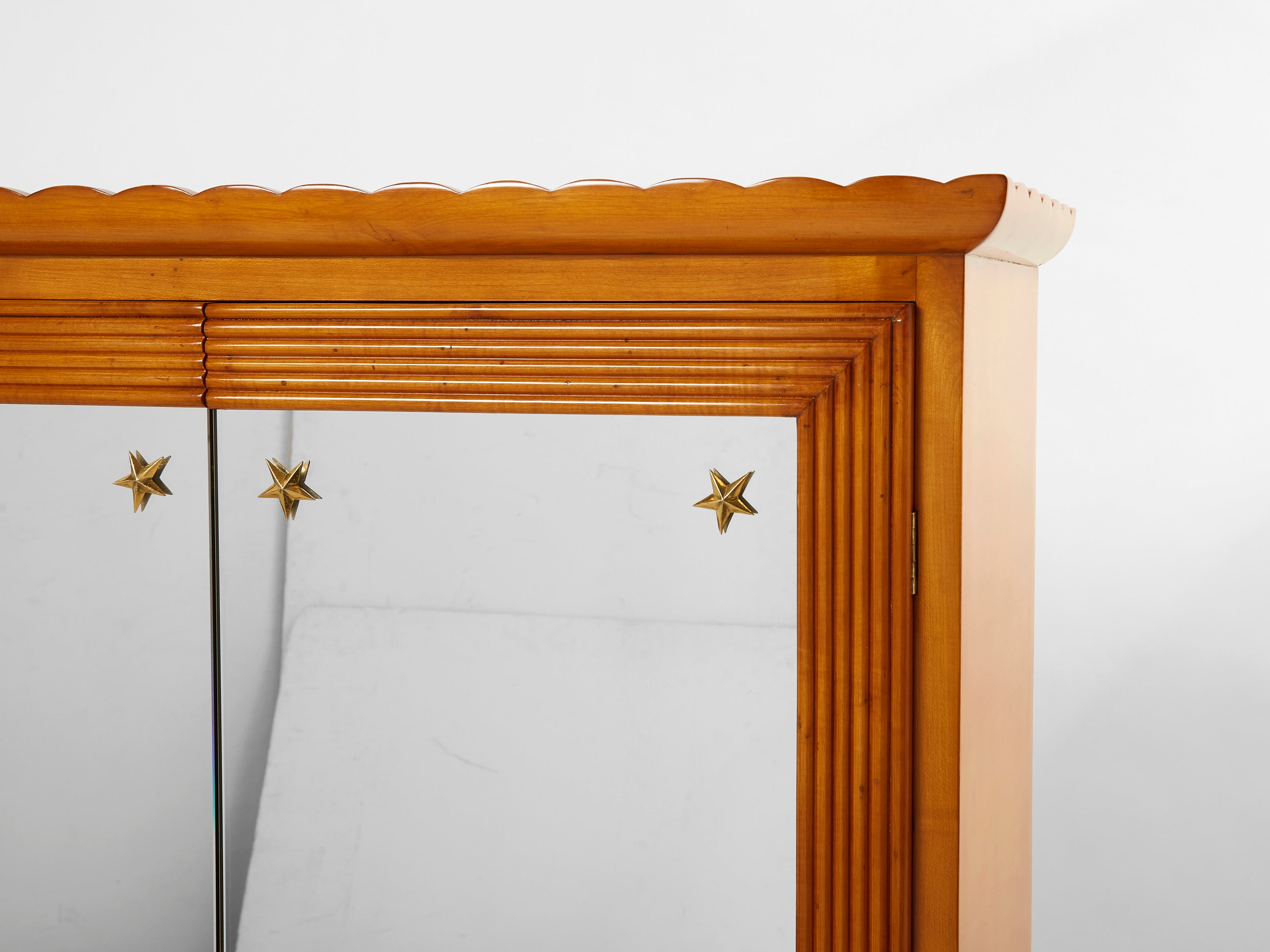 Osvaldo Borsani cherry wood mirrored bar cabinet for ABV 1940
