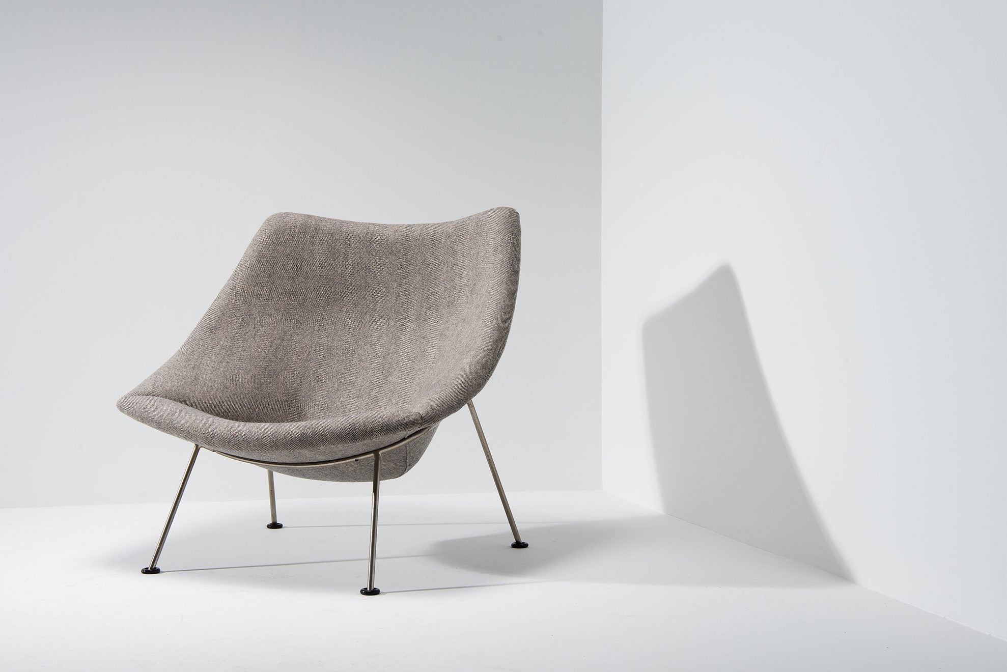 Pierre Paulin OYSTER CHAIR WITH OTTOMAN