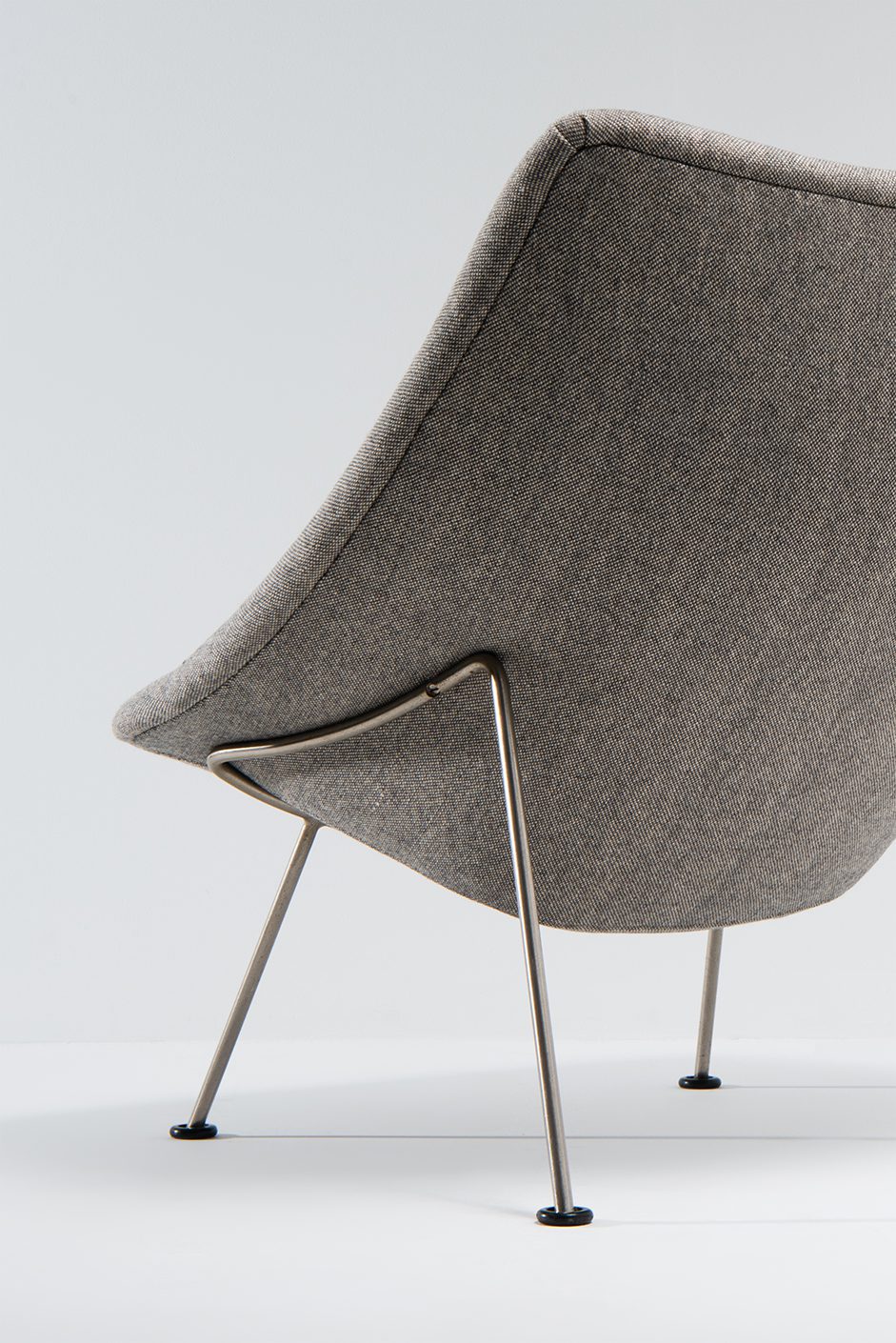 Pierre Paulin OYSTER CHAIR WITH OTTOMAN