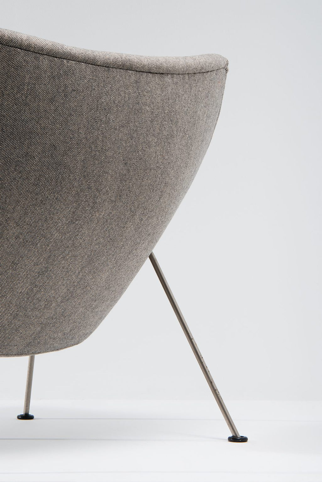 Pierre Paulin OYSTER CHAIR WITH OTTOMAN