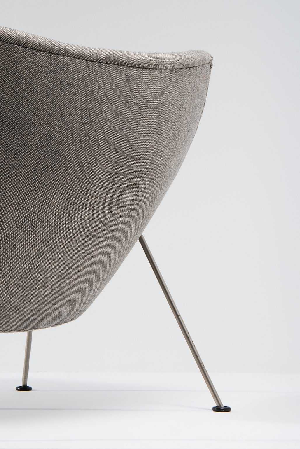 Pierre Paulin OYSTER CHAIR WITH OTTOMAN