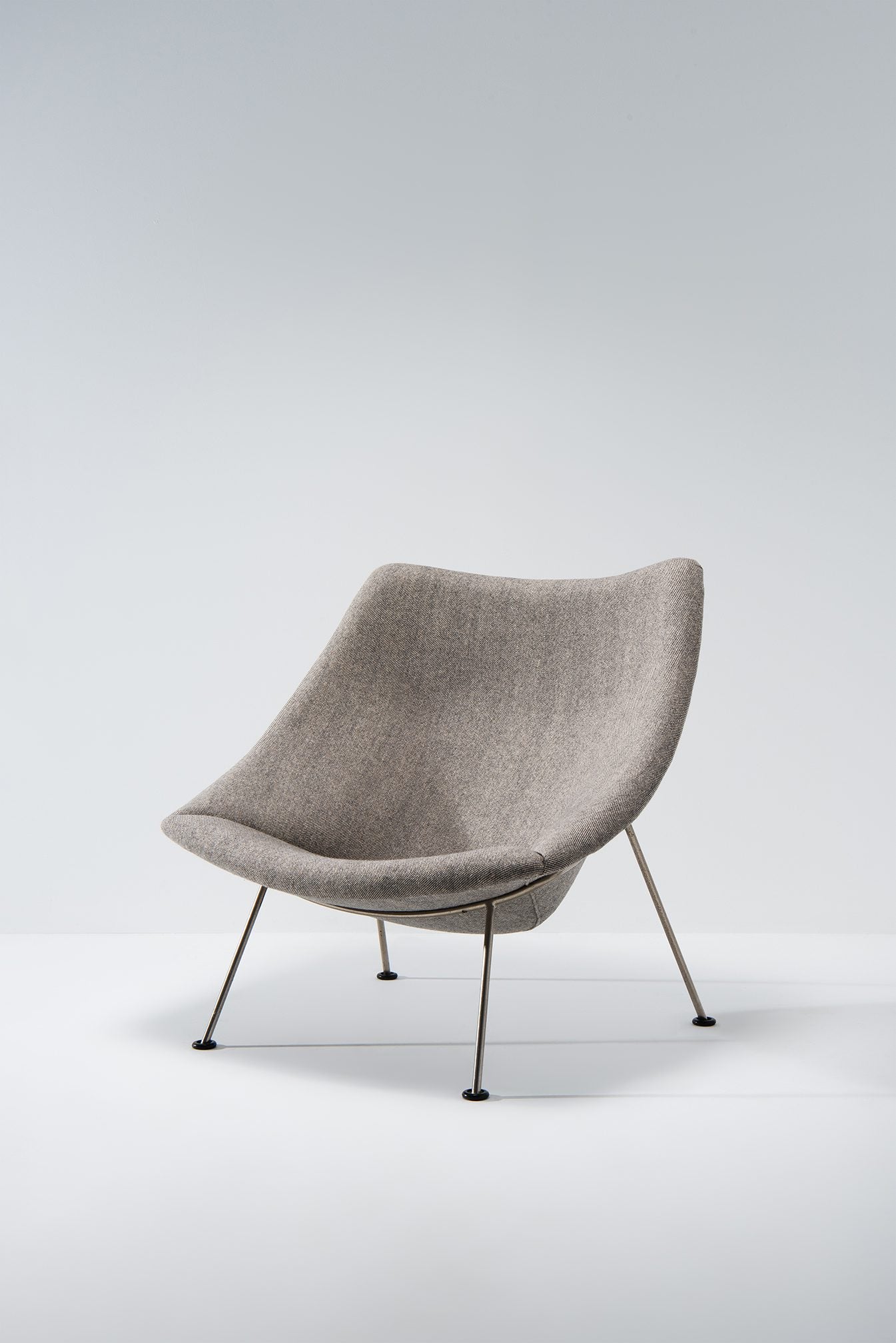 Pierre Paulin OYSTER CHAIR WITH OTTOMAN