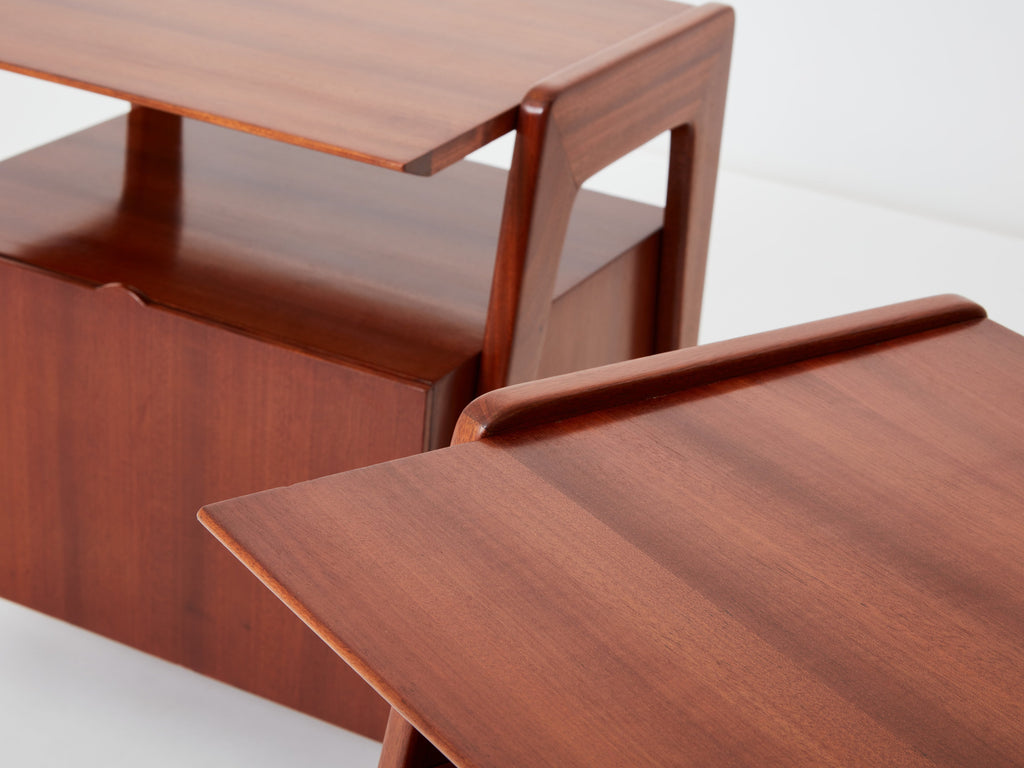 Silvio Cavatorta pair of mahogany wood nightstands 1950