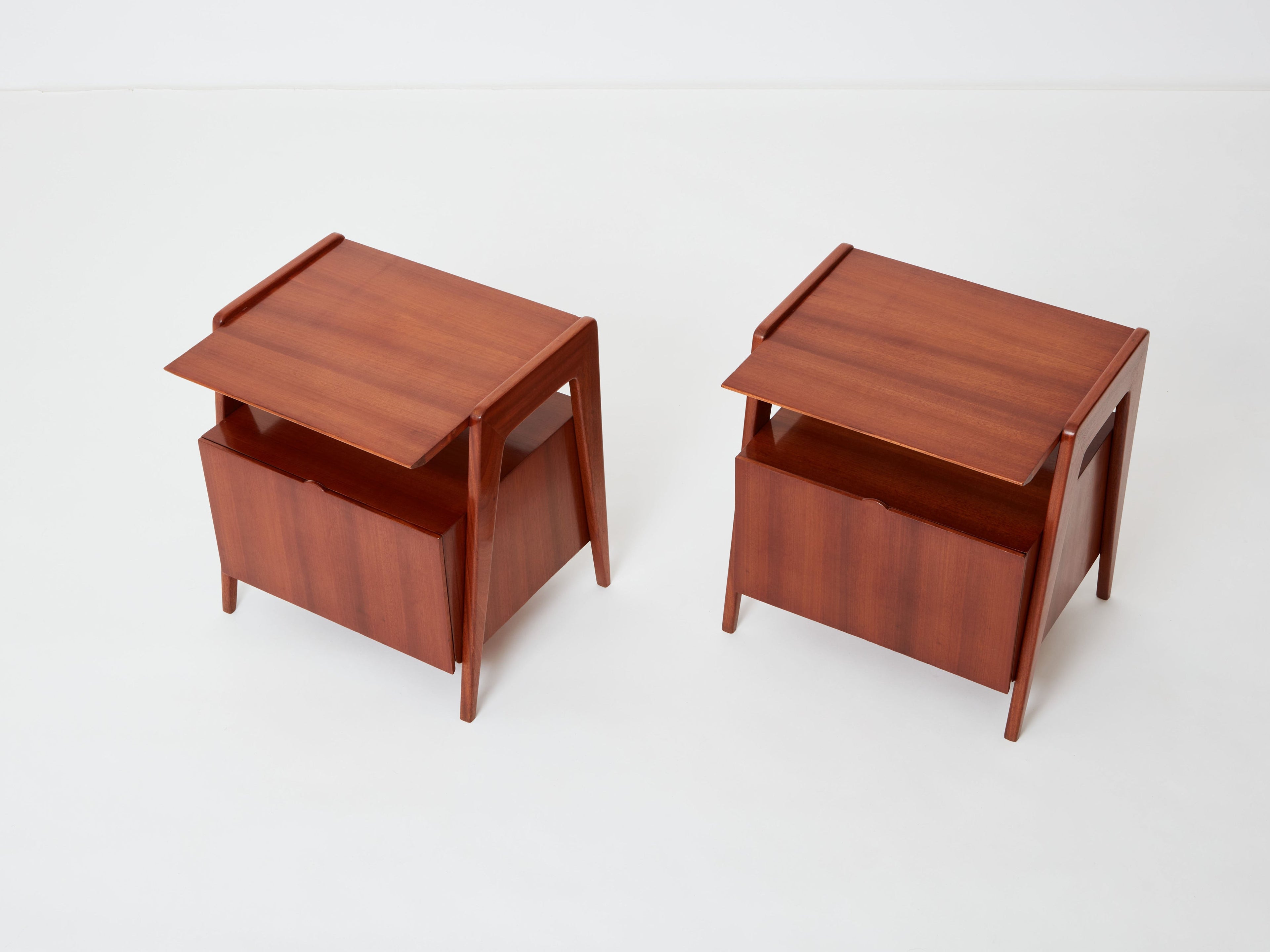 Silvio Cavatorta pair of mahogany wood nightstands 1950