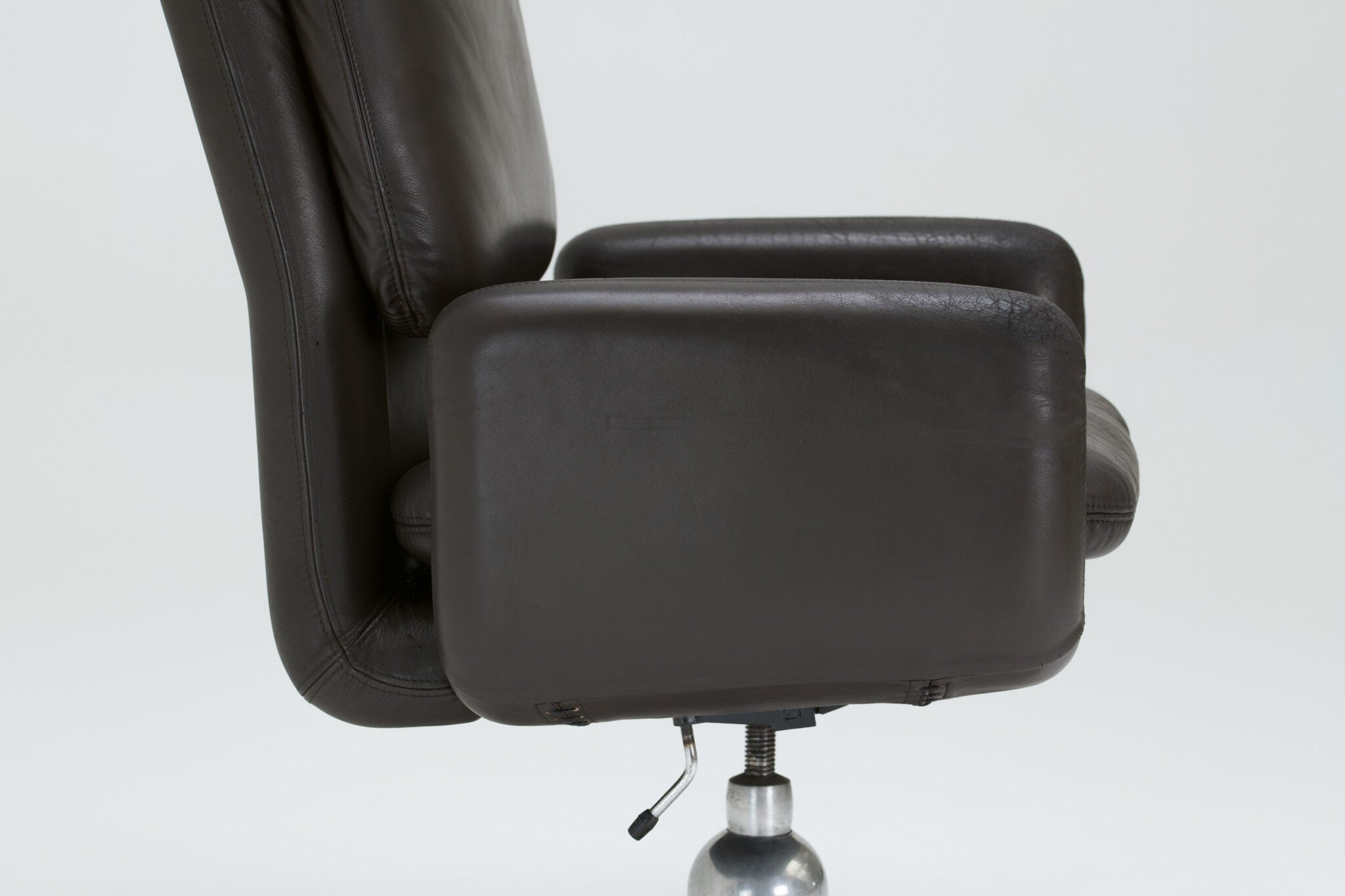 Perry King and Santiago Miranda Swivel Desk Chair – 1970s