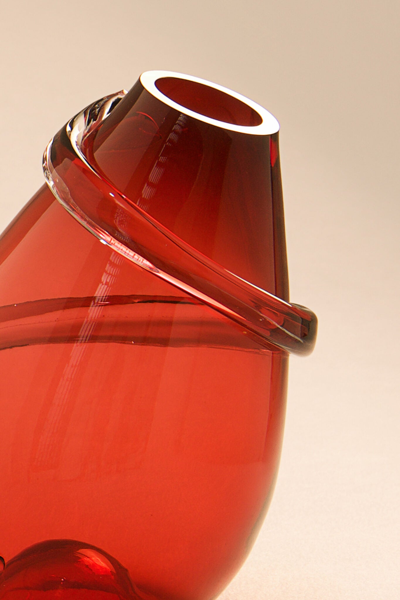 l'Anverre, Sem Schanzer “Drop Big Spiral” Vase in red glass