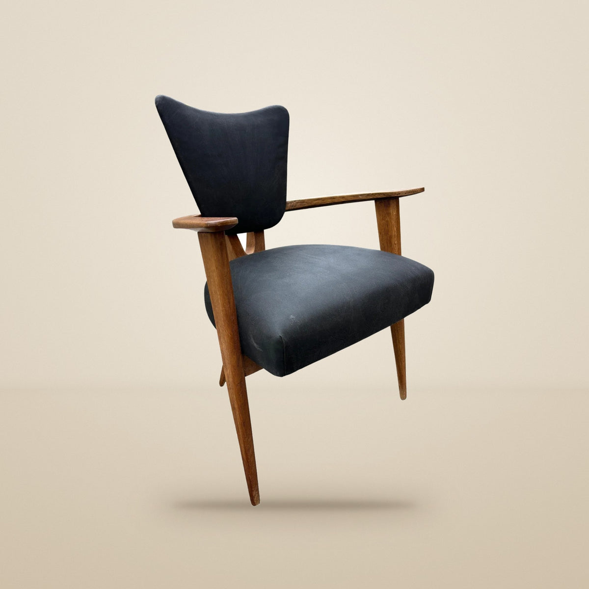 In the Taste of Maxime Old, Armchair