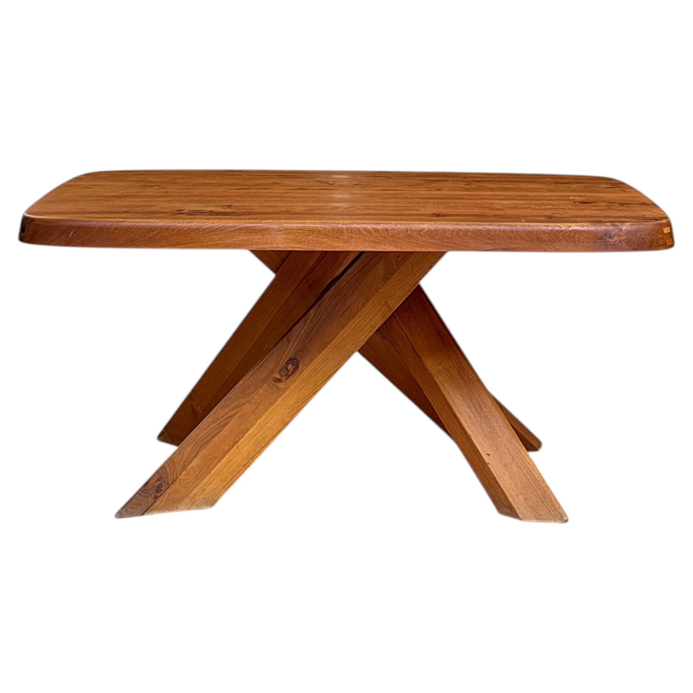 Dining table : « T35 C » by Pierre Chapo, circa 1970 in massive elm